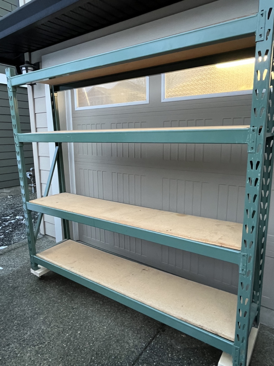 Heavy-duty 4-shelf metal shelving unit