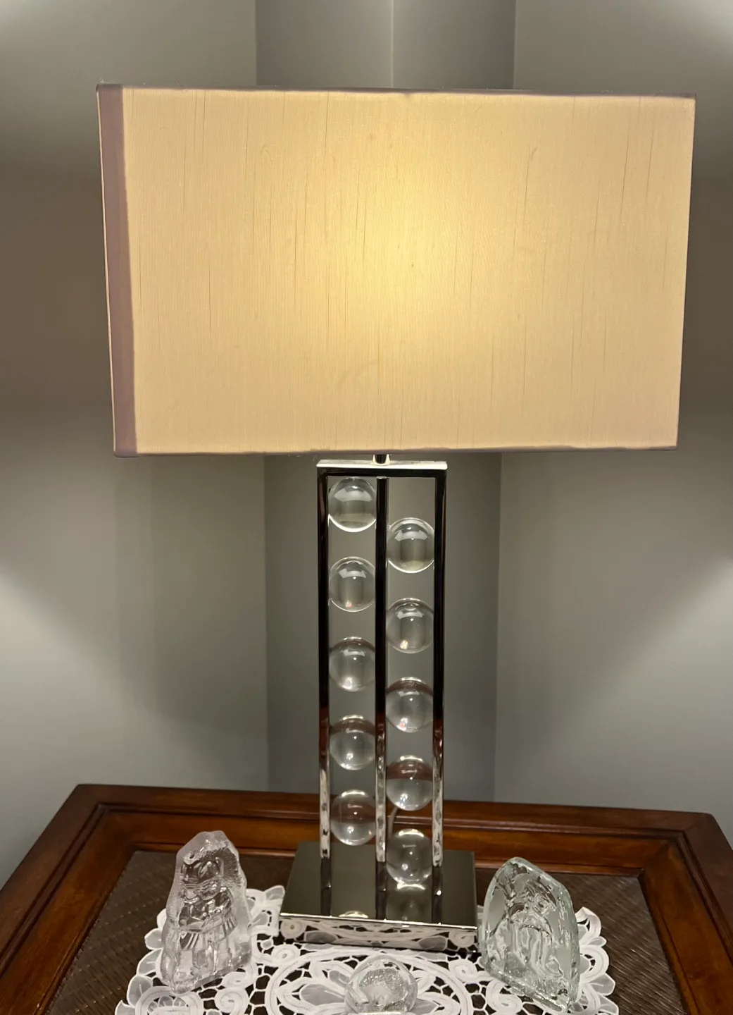 Modern Table Lamp with Crystal Accents. 🇨🇦 image indicator(2)