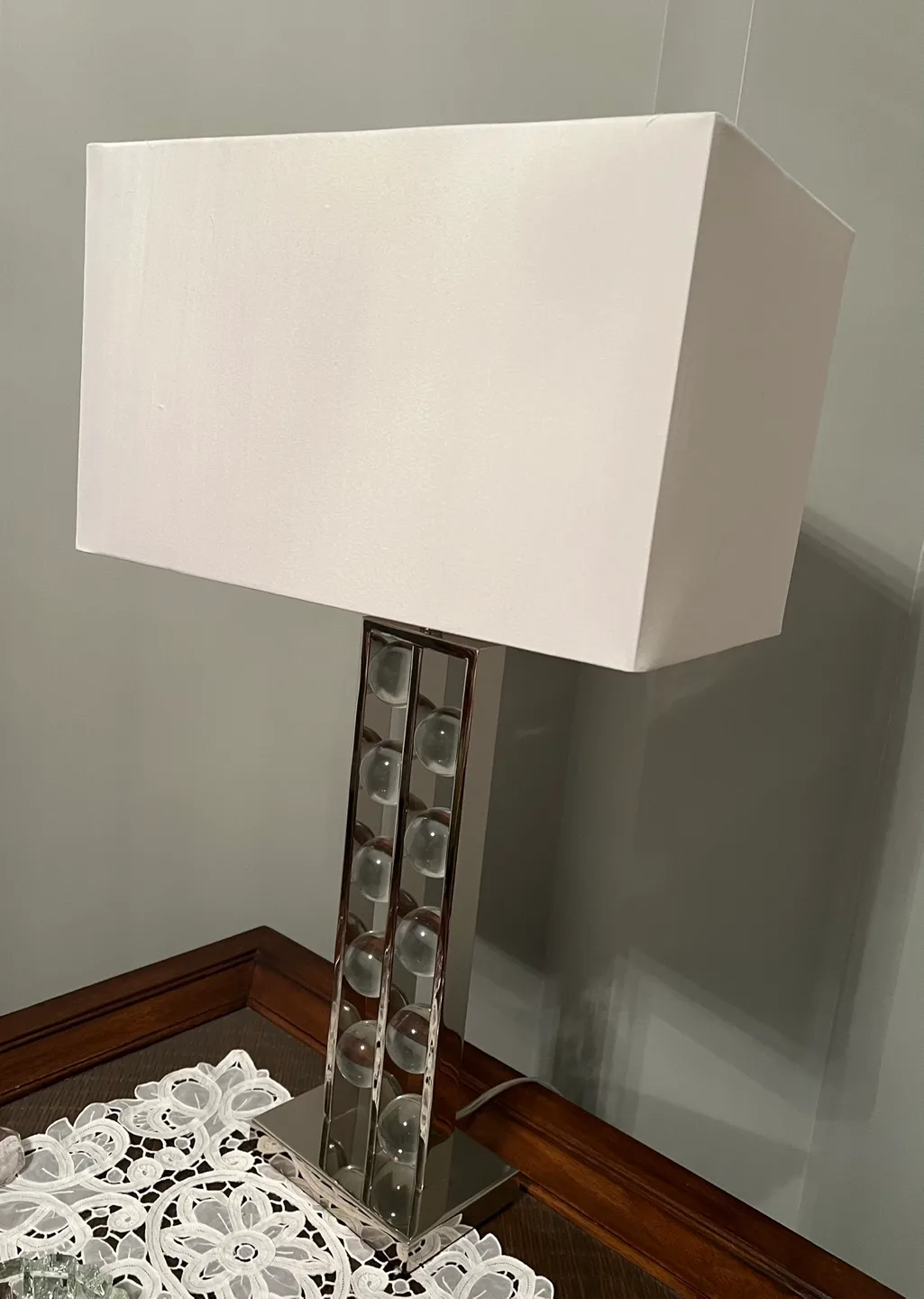 Modern Table Lamp with Crystal Accents. 🇨🇦 image indicator(3)