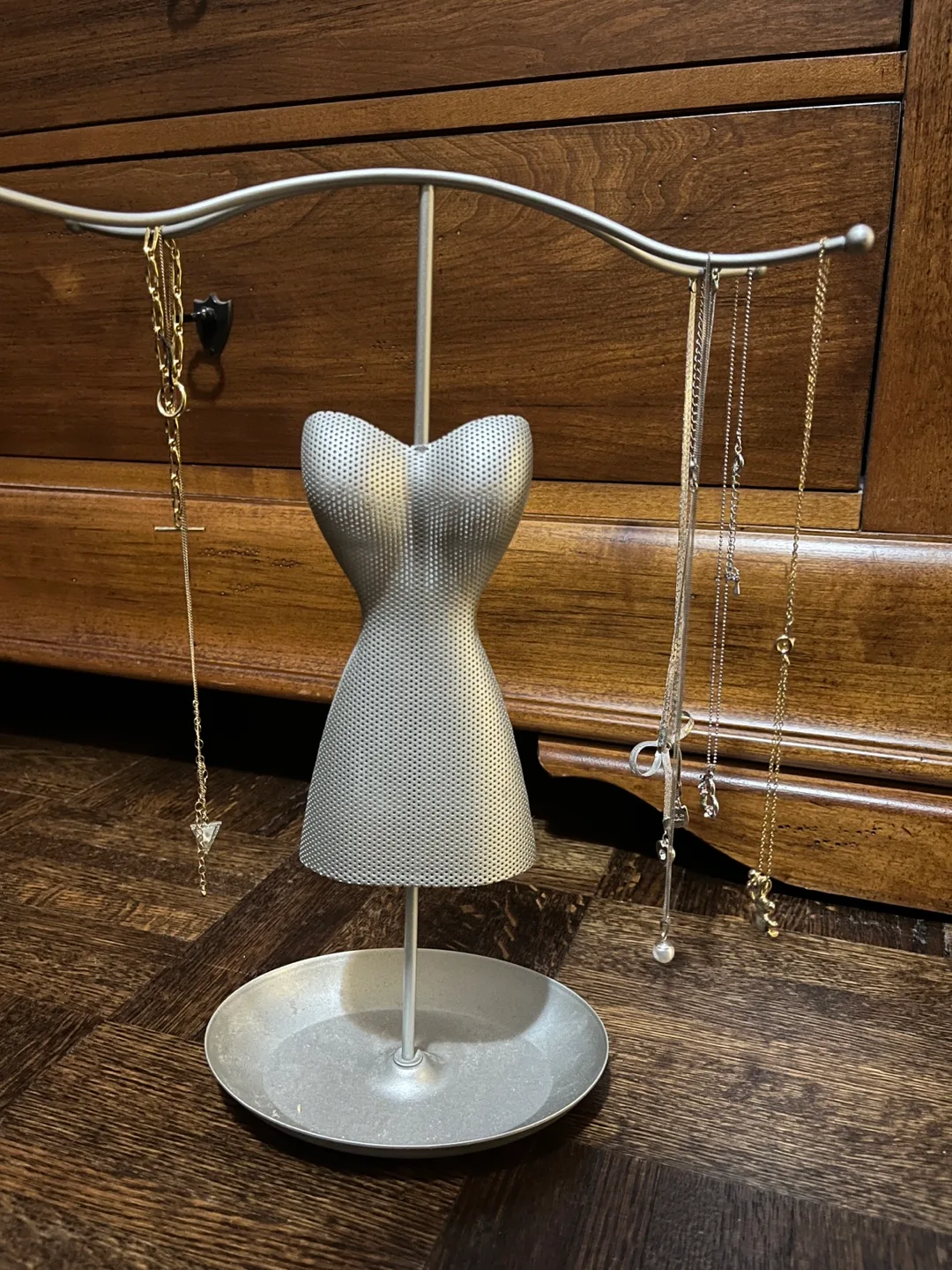 Silver Metal Jewellery Stand image indicator(3)