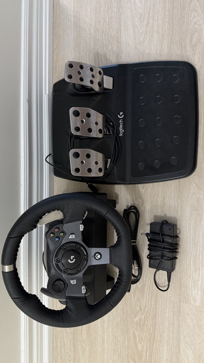 Logitech G29 Driving Force Racing Wheel and Pedals