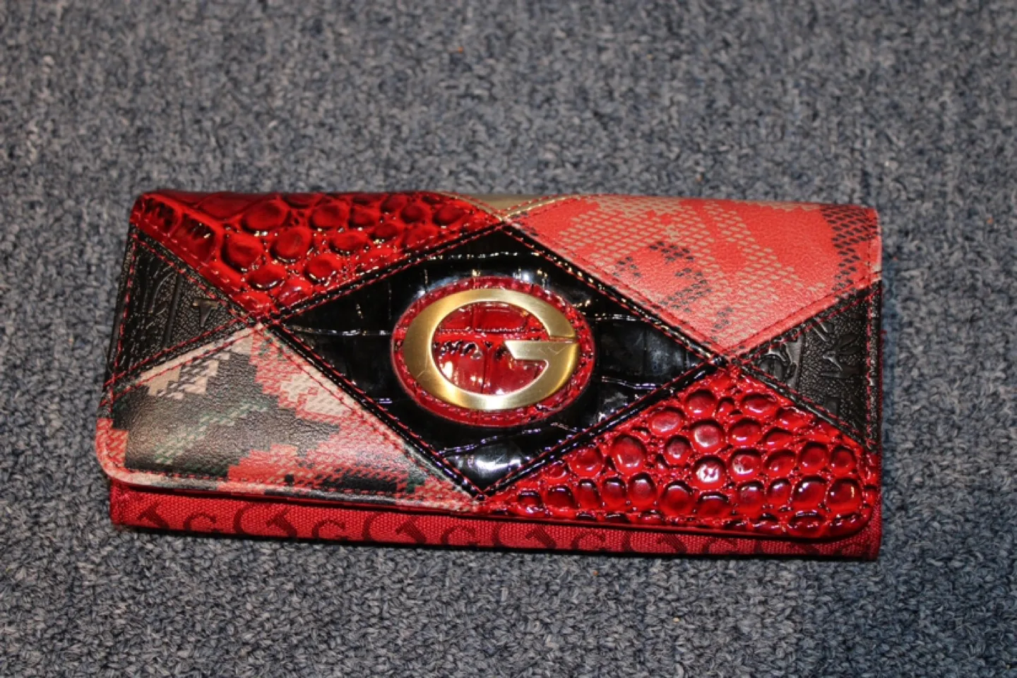 Red Guess Wallet thumbnail