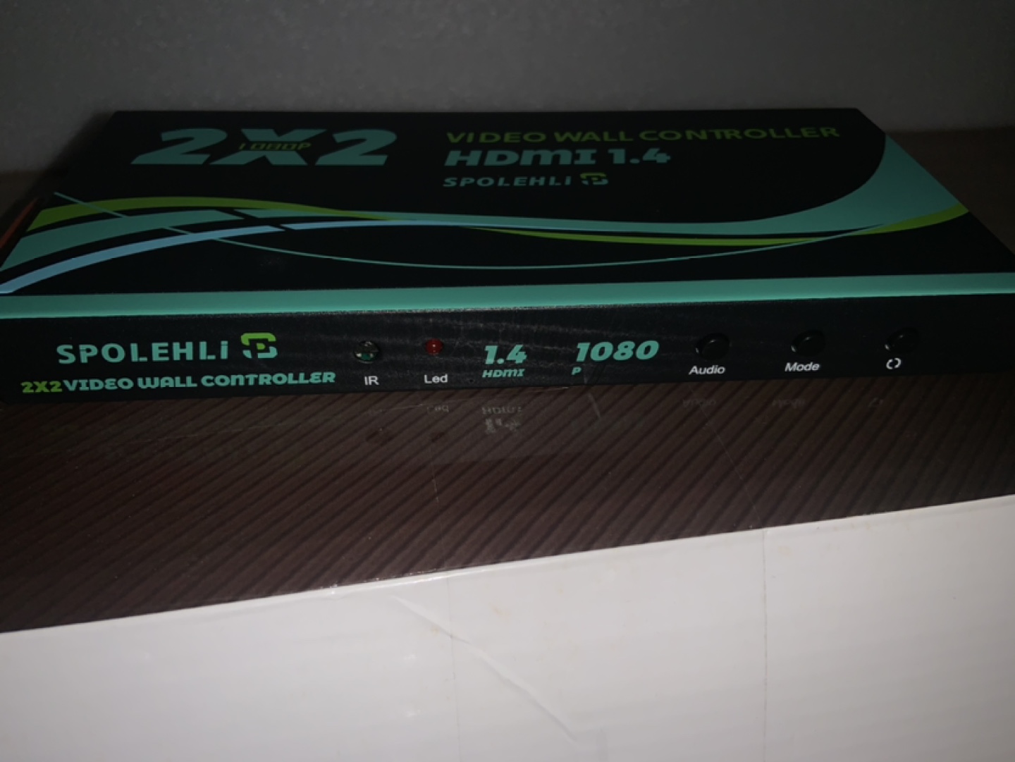 Spolehli 🏈 2x2 HDMI 1.4 Video Wall Controller - photo 2