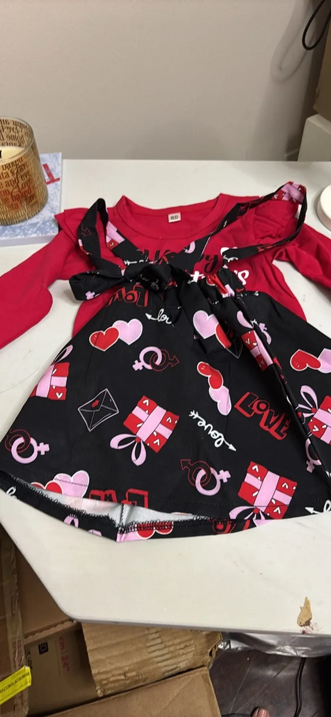 NEW Toddler Girls' Valentine's Day Outfit - Size 80 image indicator(2)