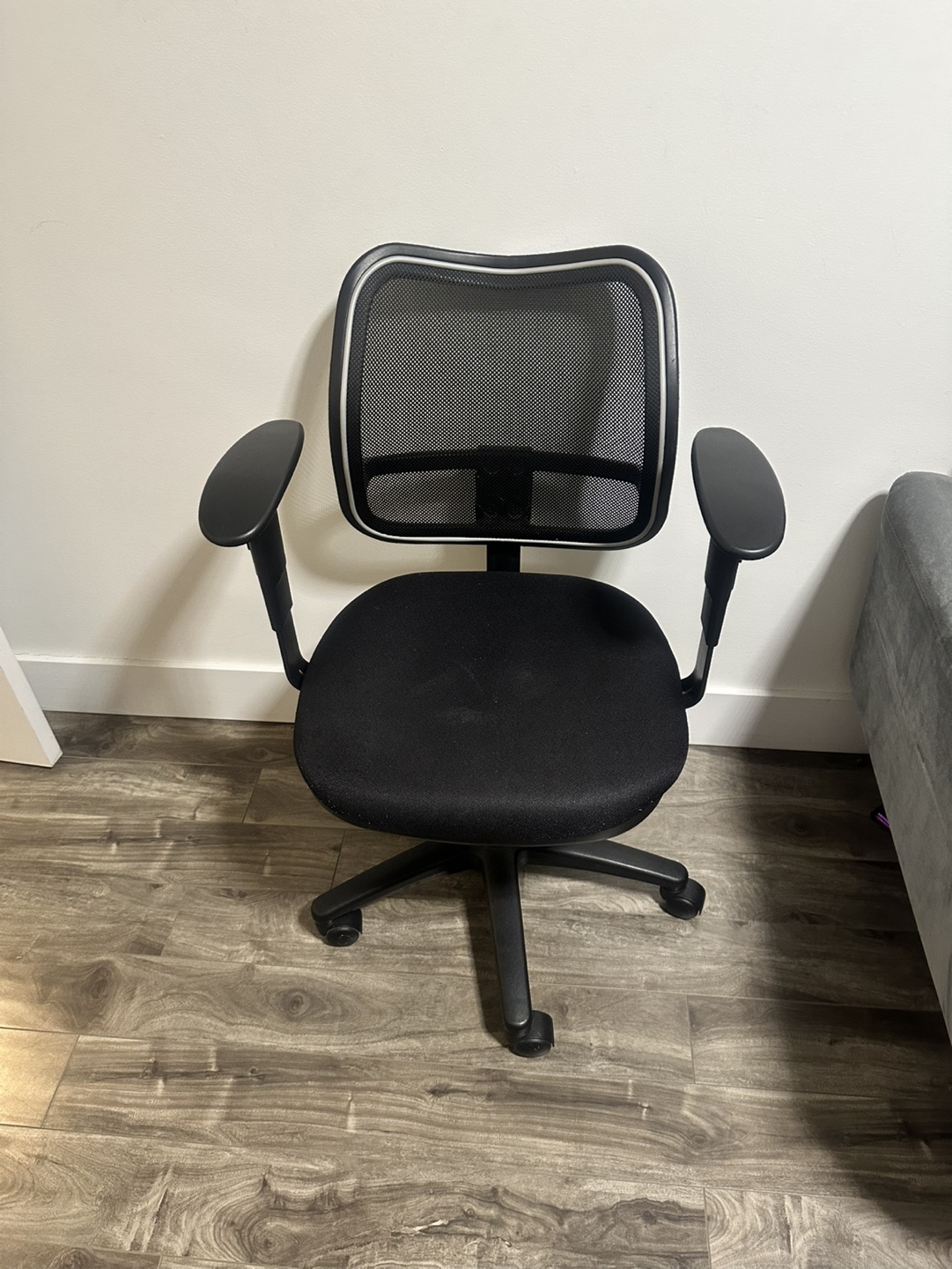 Black Mesh Office Chair with Armrests