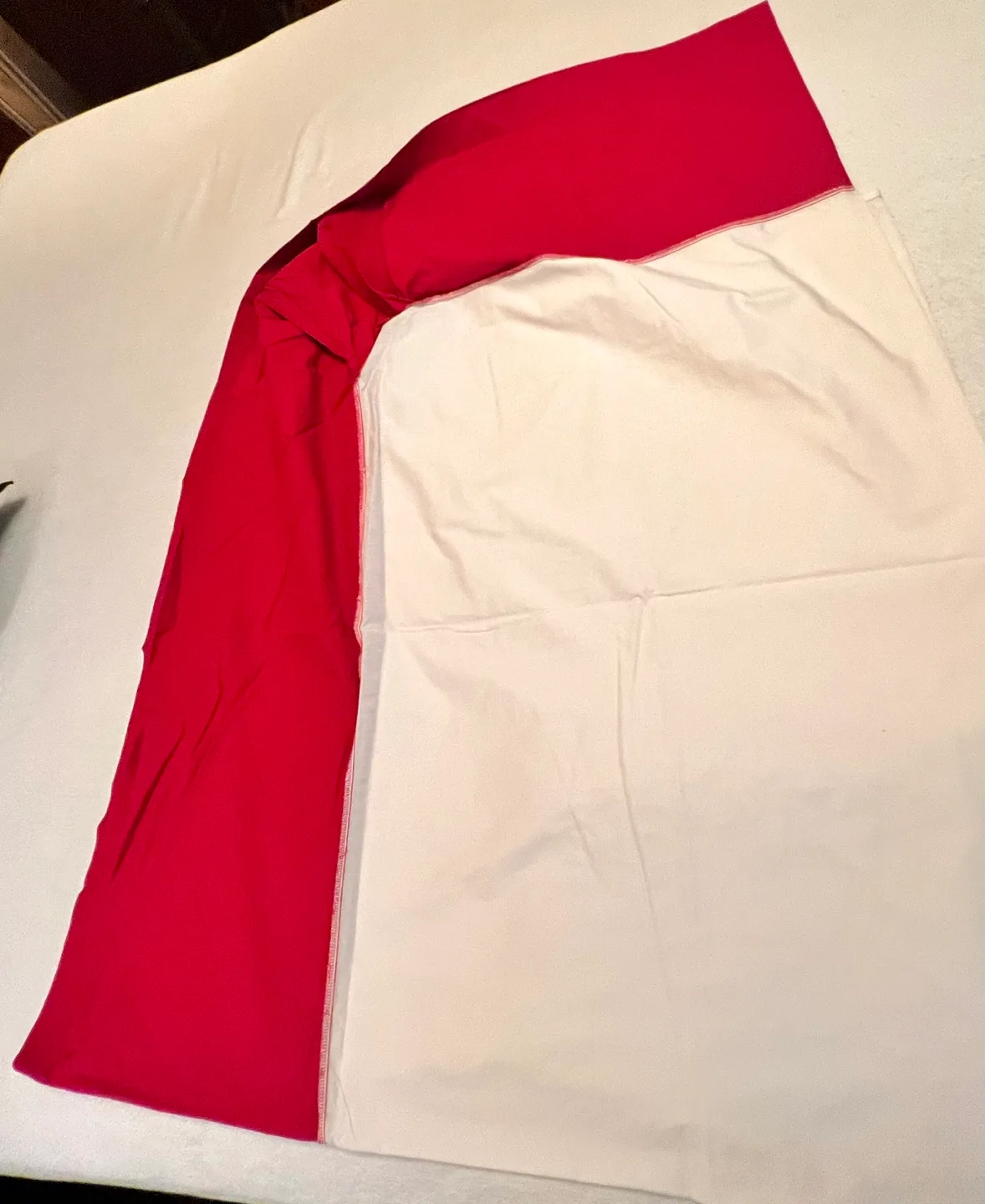 Bed skirt and 2 shams image indicator(2)