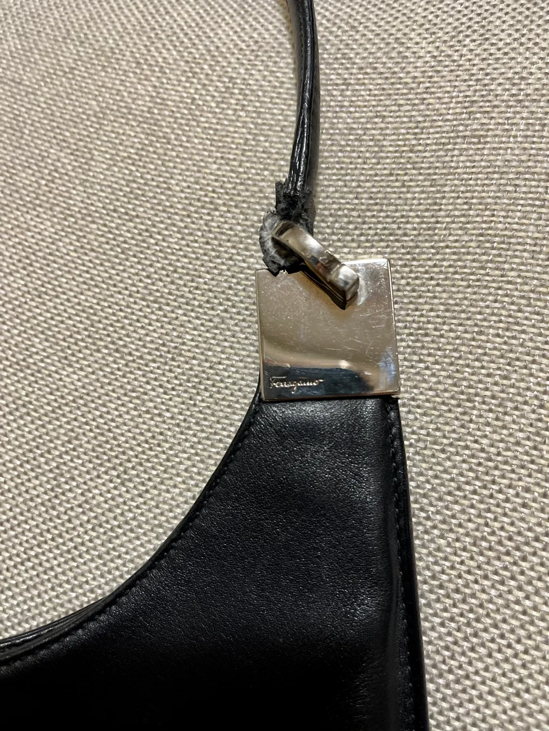 Salvatore Ferragamo Black Leather Shoulder Bag image indicator(4)