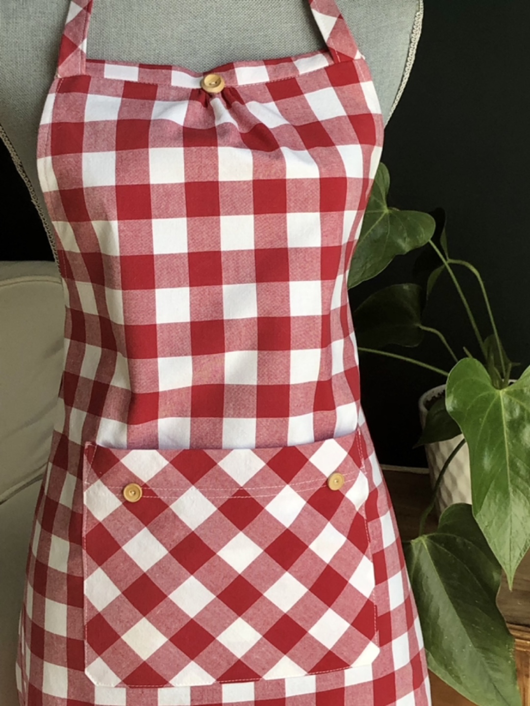 Red and White Gingham Farmhouse-style Apron - photo 4