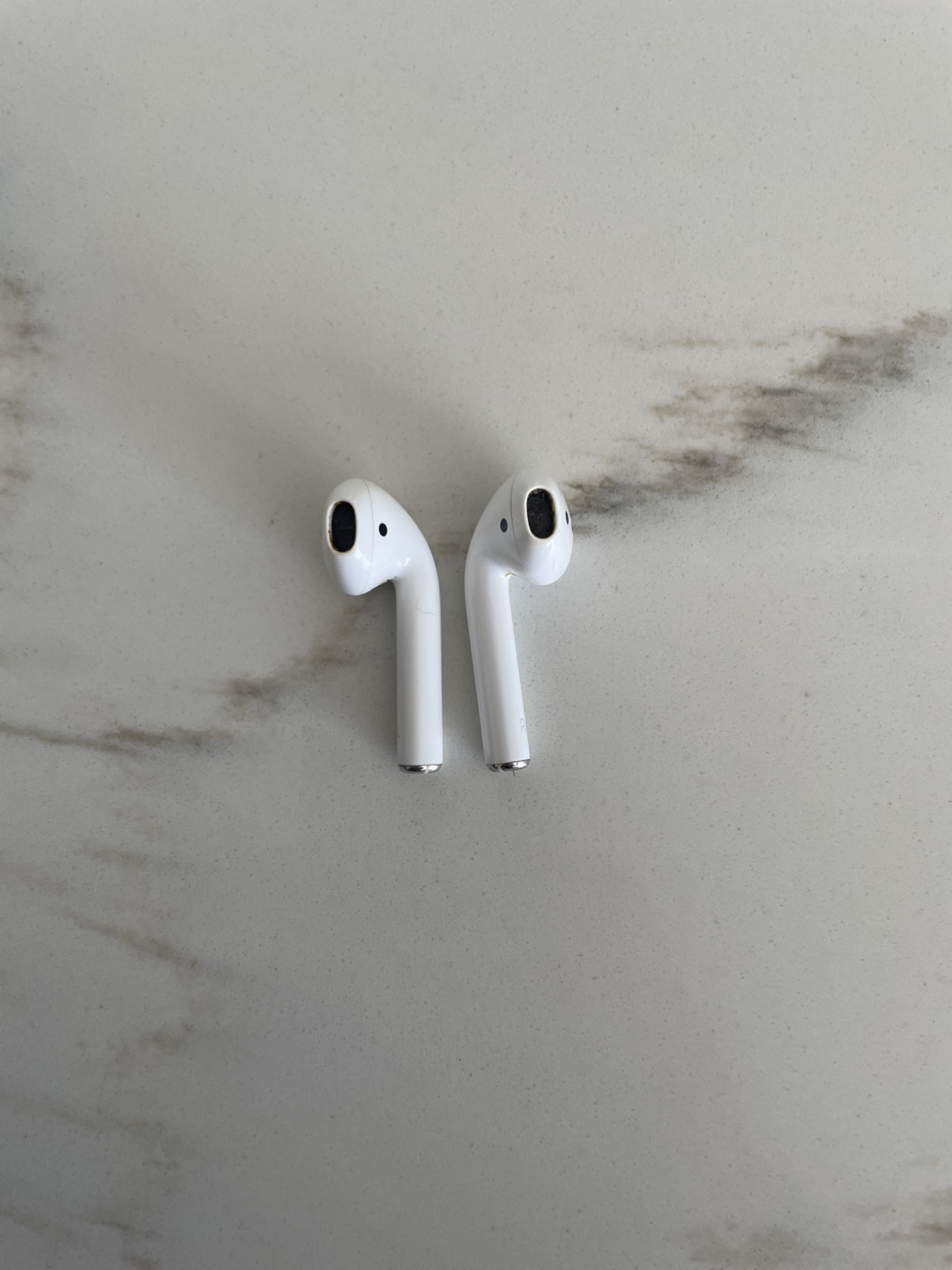 Apple AirPods with Charging Case - photo 4
