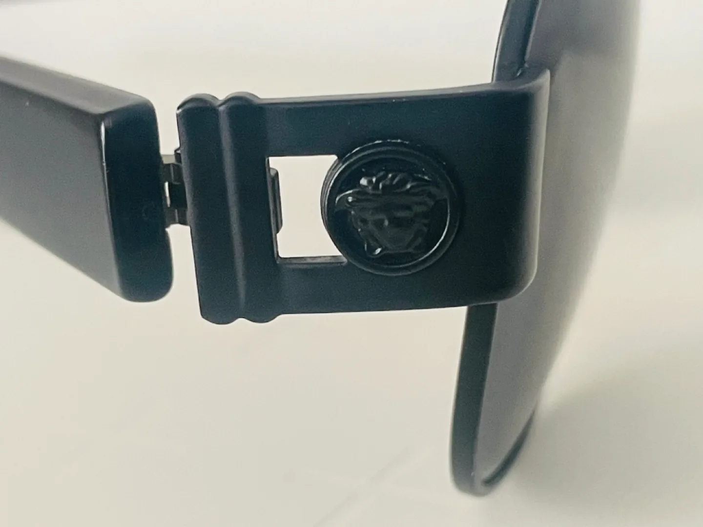 Vintage Gianni Versace Sunglasses MOD 547 COL 028 image indicator(4)