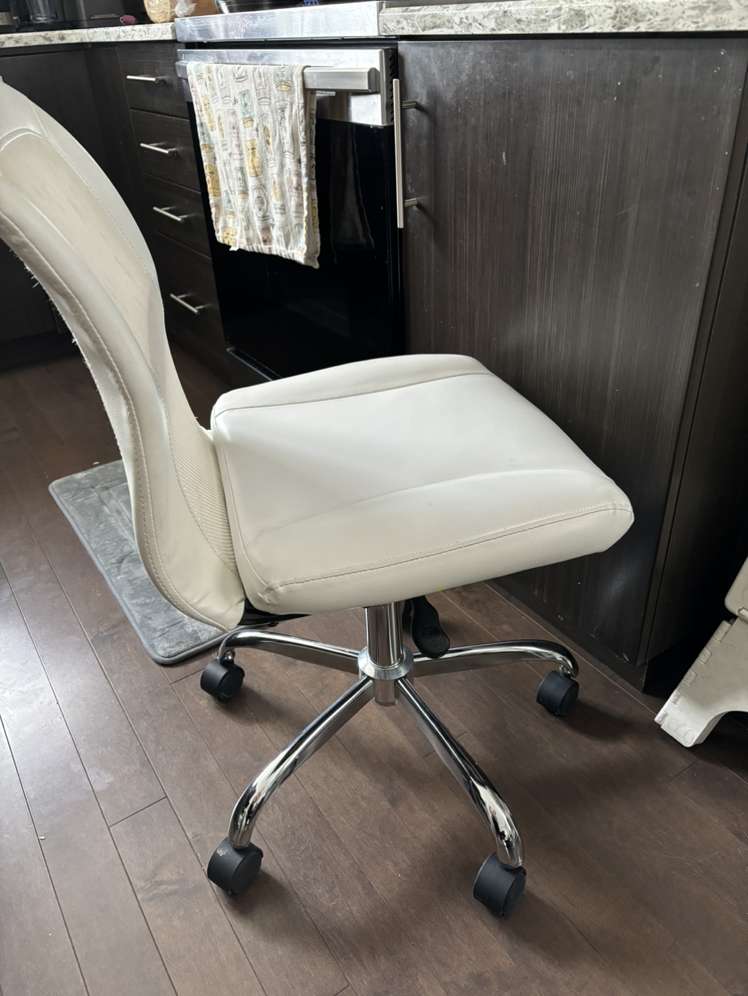 White Office Chair - photo 3