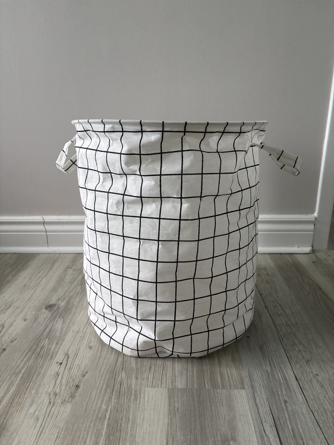 Laundry hamper collapsible with handles