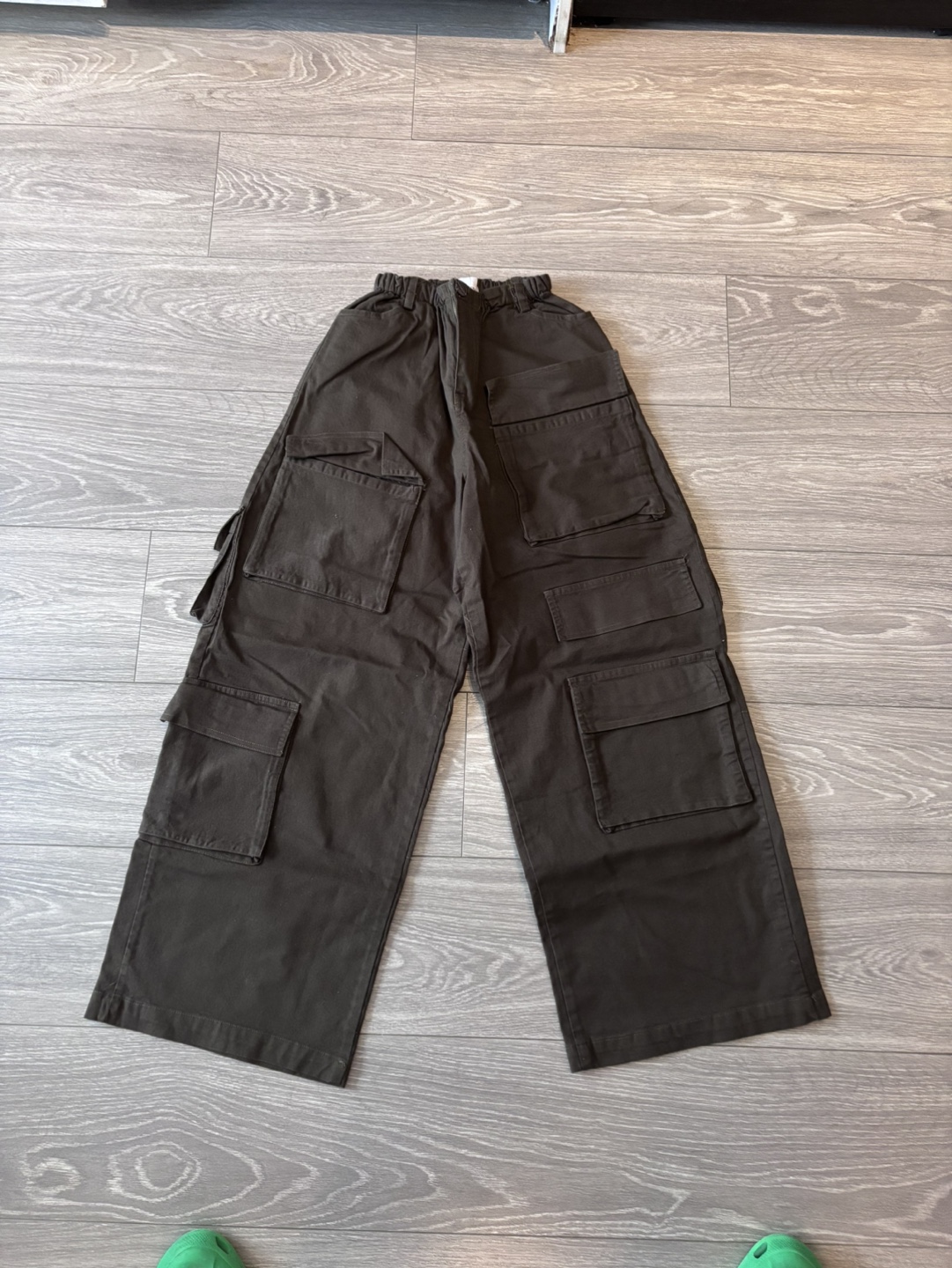 Ultra Wide Baggy Cargo Pants - Size Small