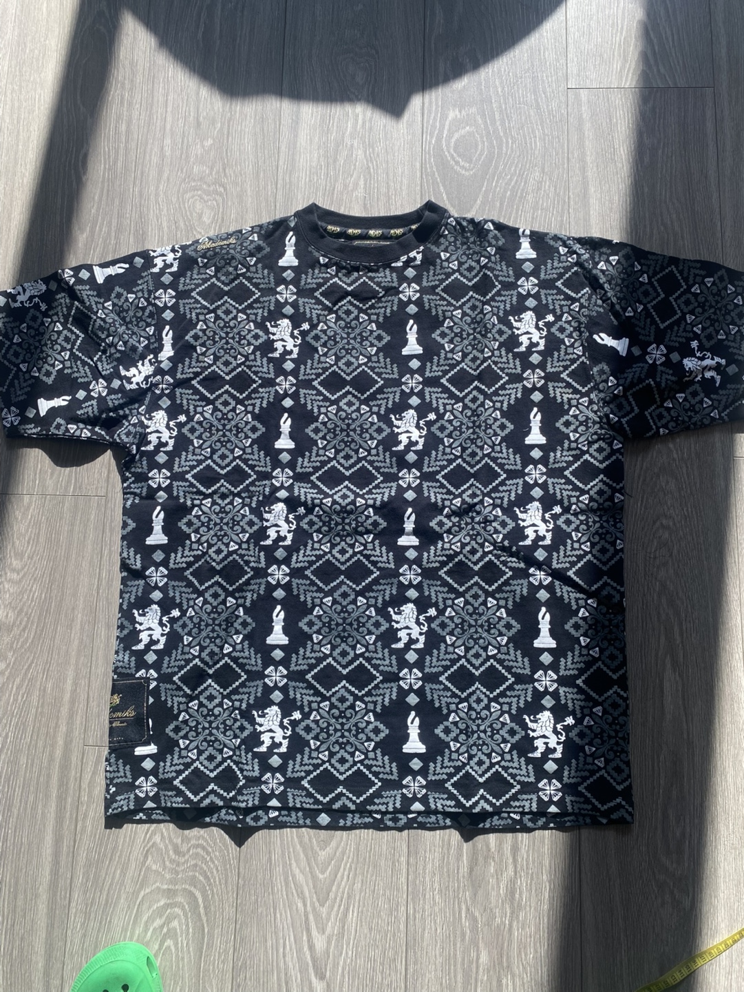 Vintage Akademiks Men's Large Black and White Graphic T-Shirt