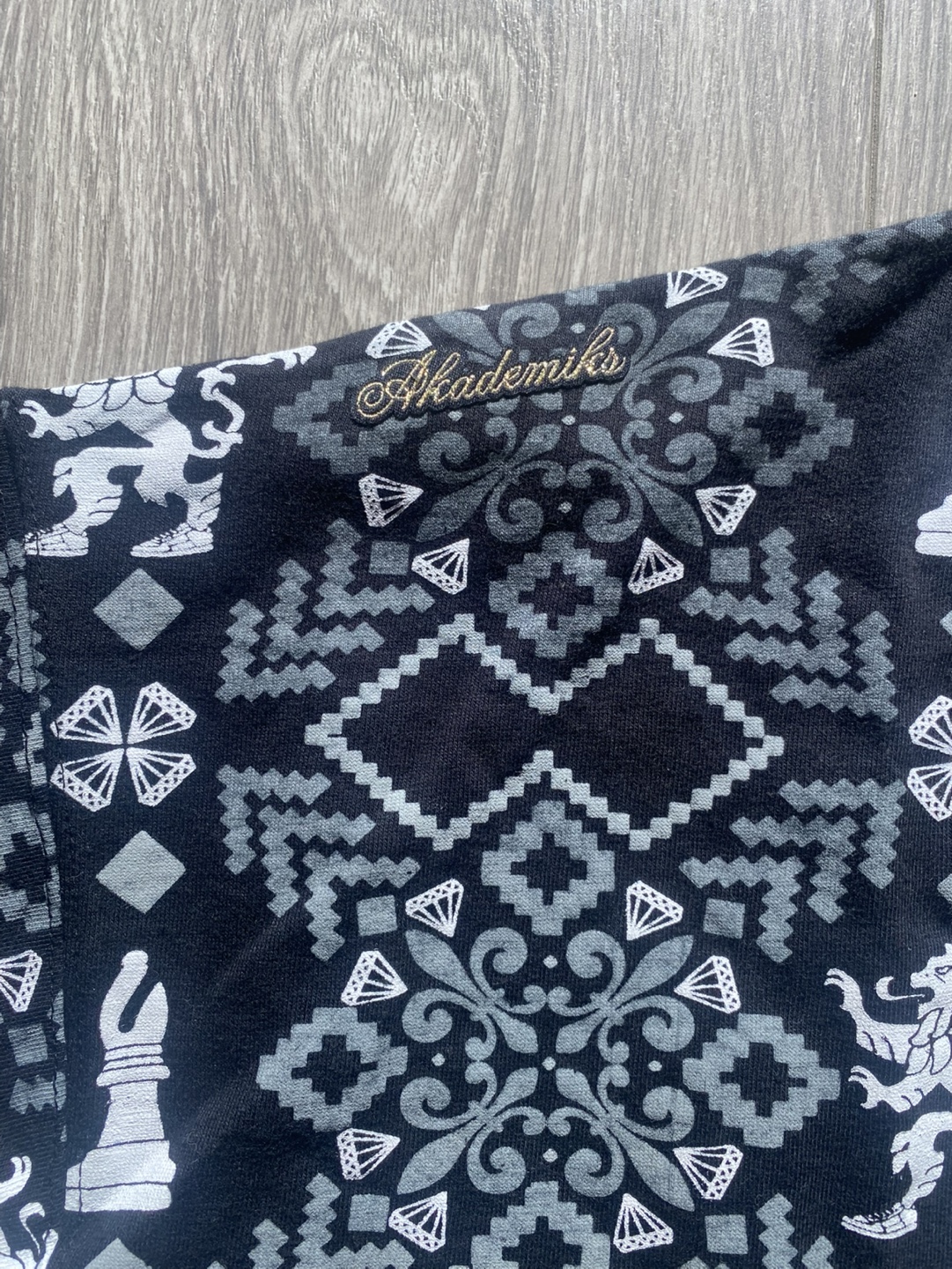 Vintage Akademiks Men's Large Black and White Graphic T-Shirt - photo 2