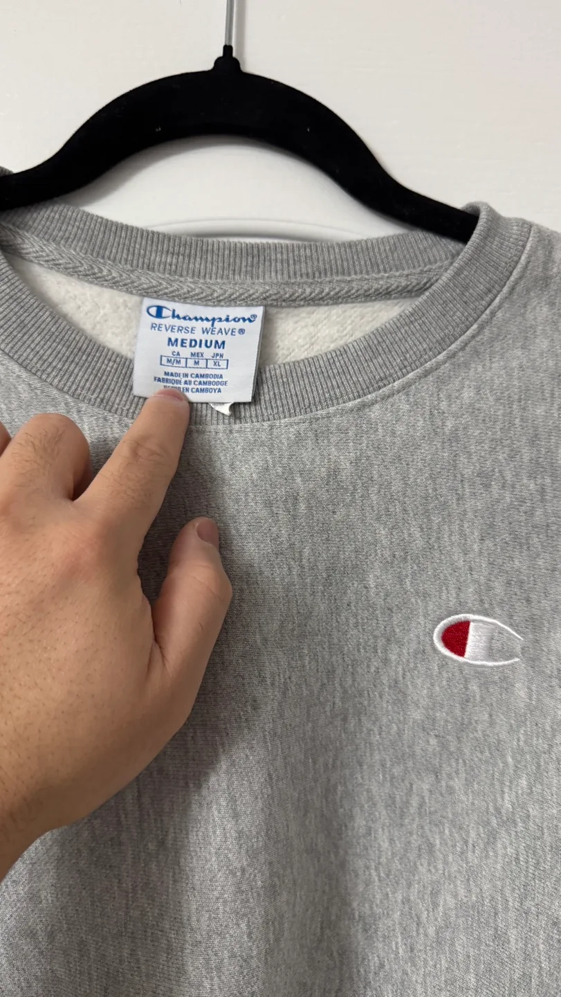 Grey Champion Cropped Long Sleeve Sweatshirt image indicator(3)