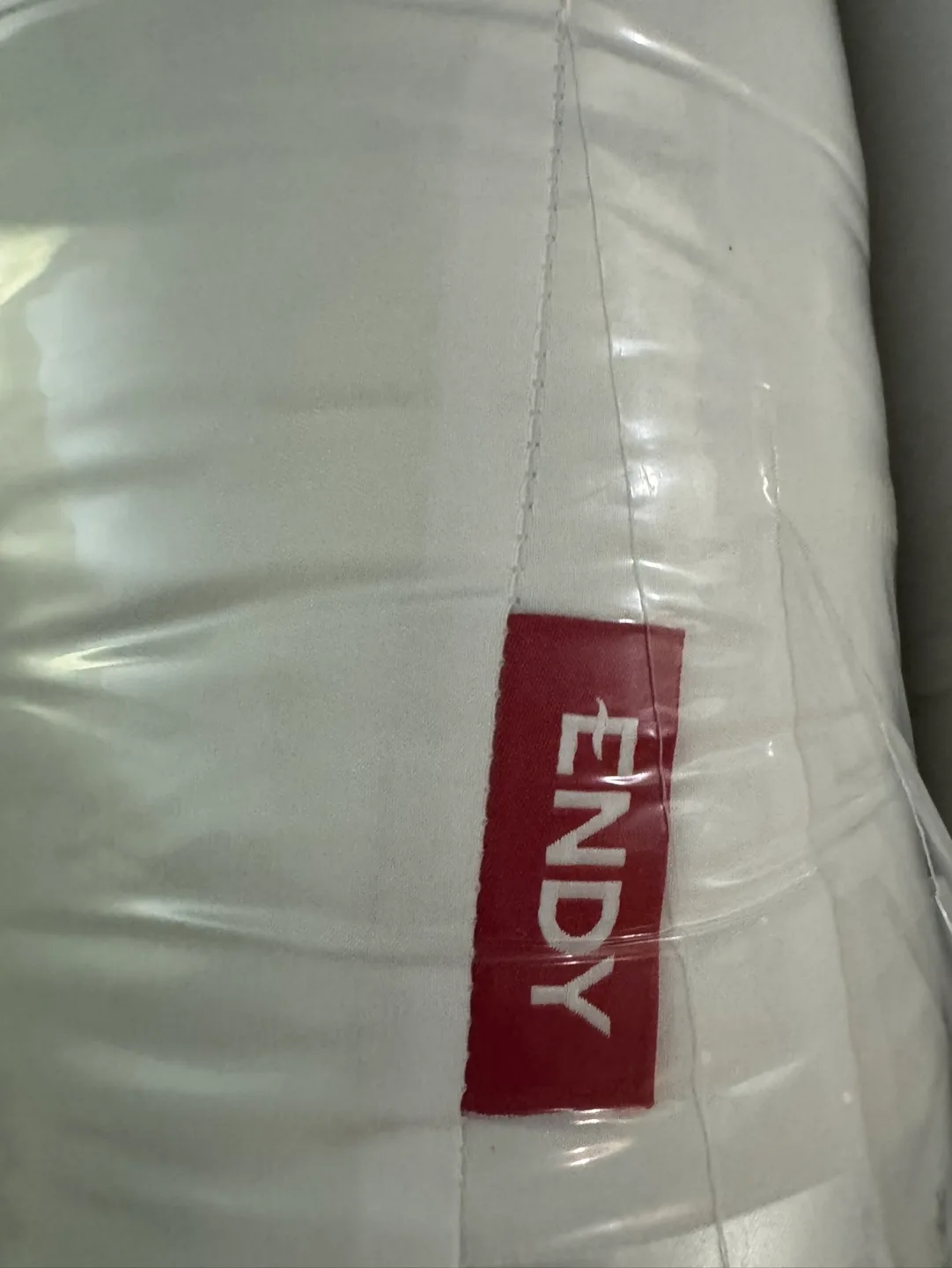 2 New Endy Standard Pillows image indicator(2)