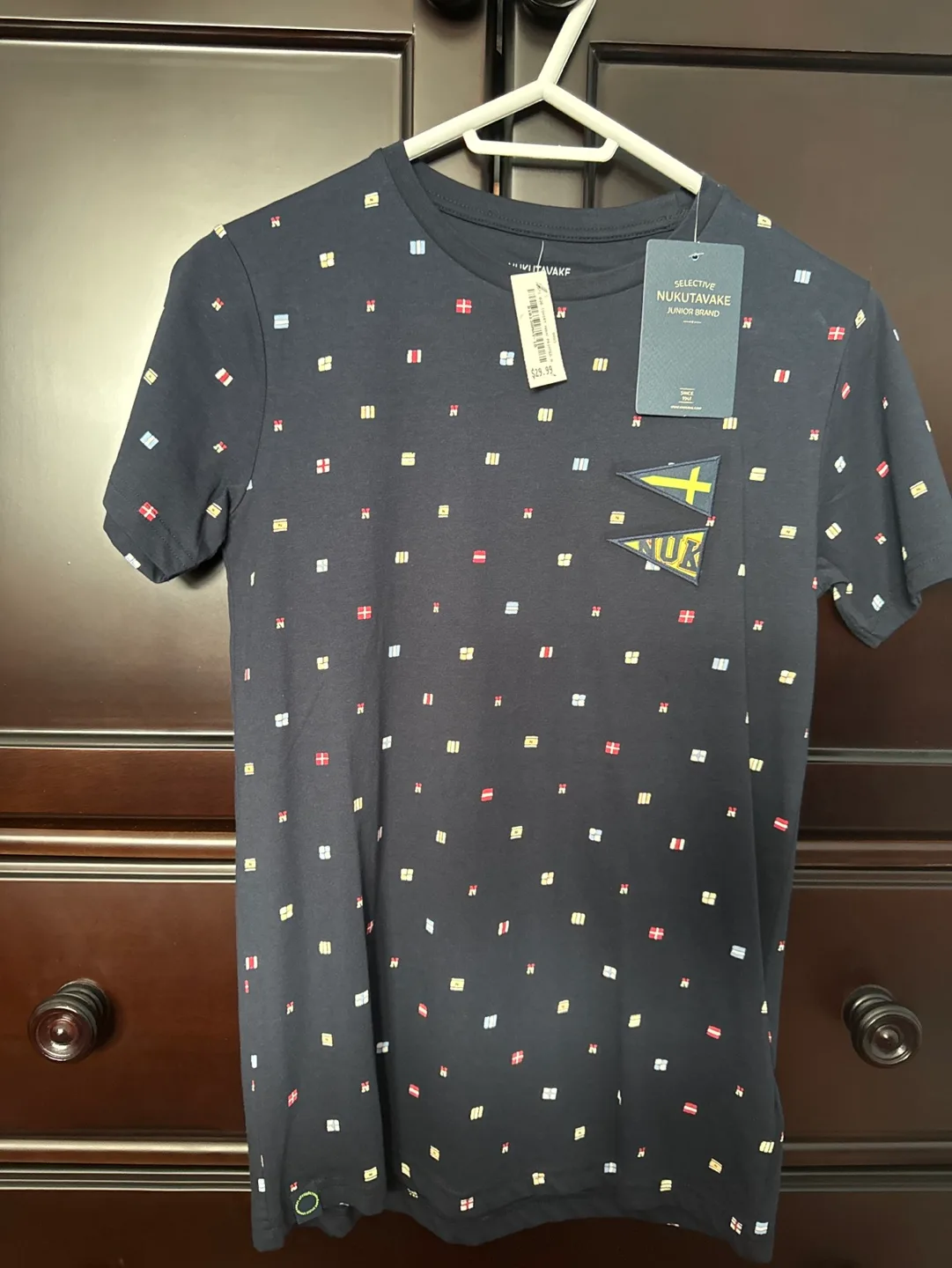 NUKUTAVAKe Junior Brand T-Shirt Size 18 image indicator(3)