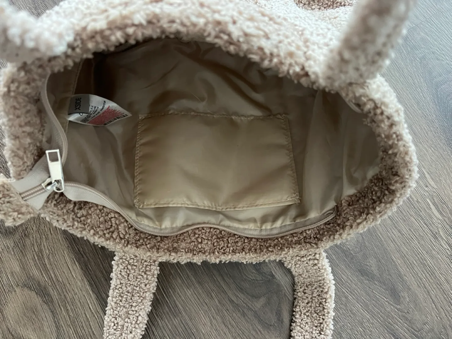 Tan Fuzzy Tote Bag image indicator(4)