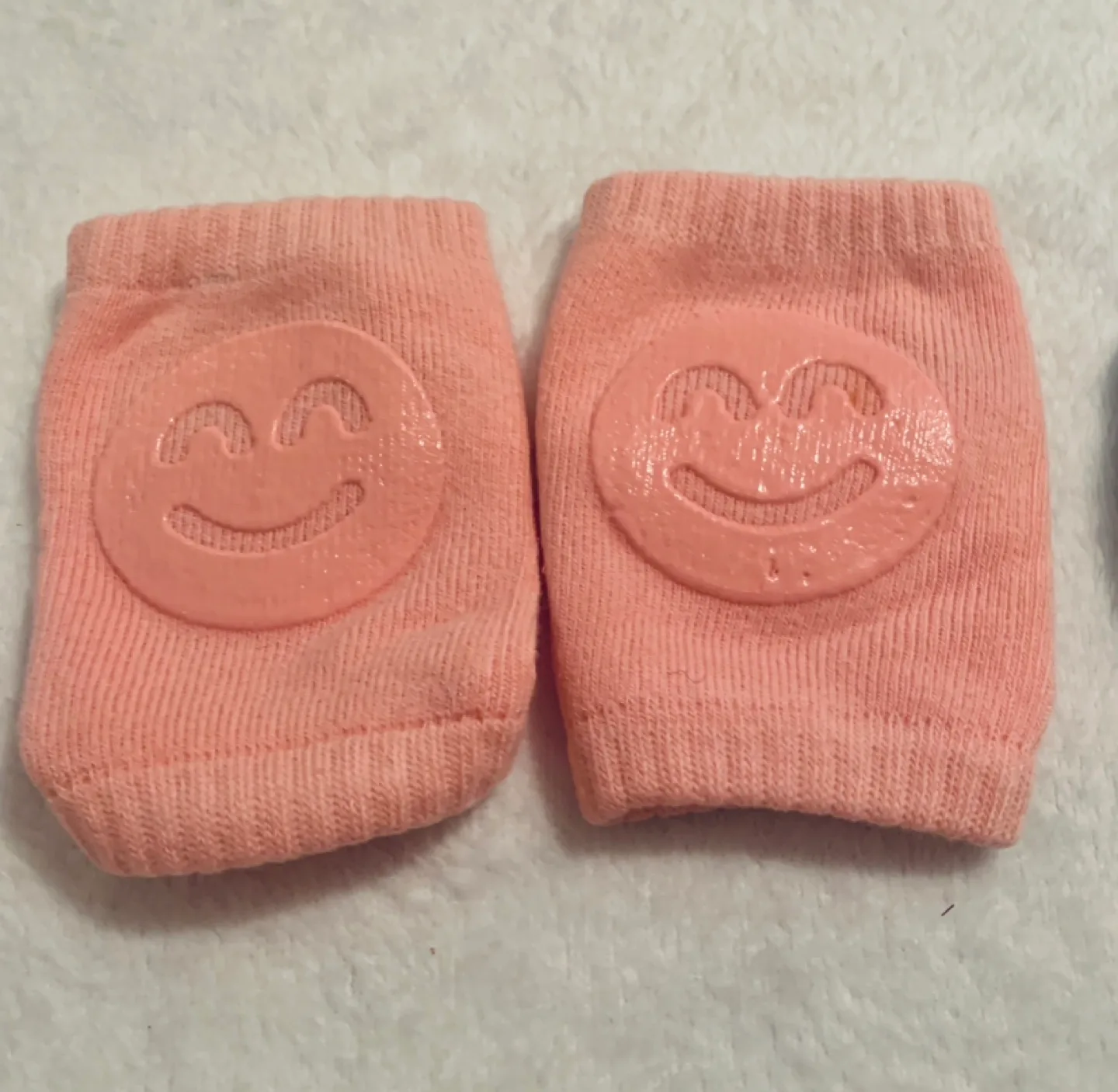 BRAND NEW Baby Knee Pads - Pink and Blue Set image indicator(2)