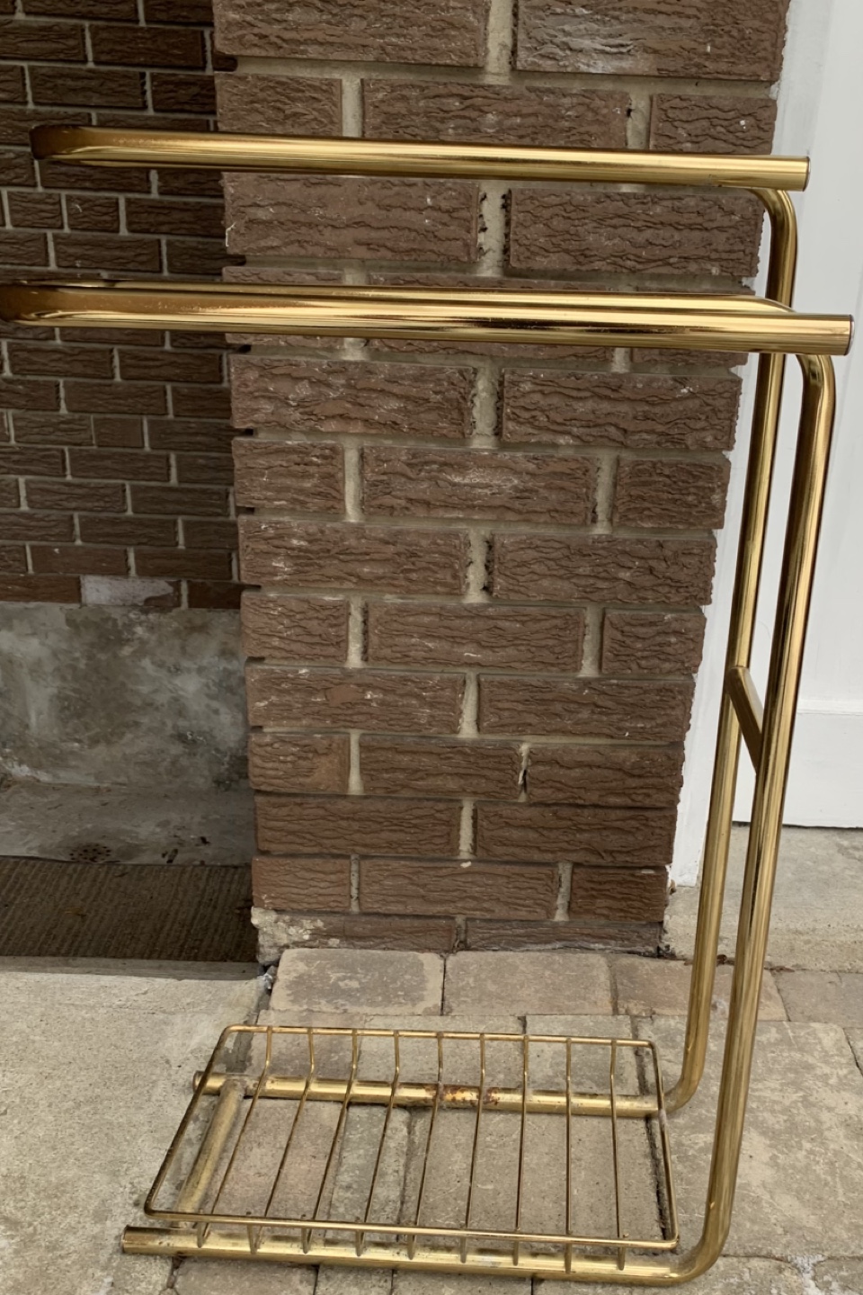 Towel Rack with storage basket, gold colour