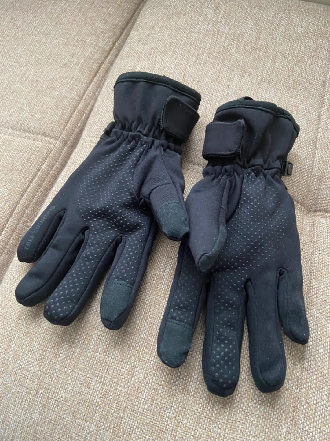 Black Women  S/M Size  Free Country Waterproof Insulated Gloves image indicator(2)