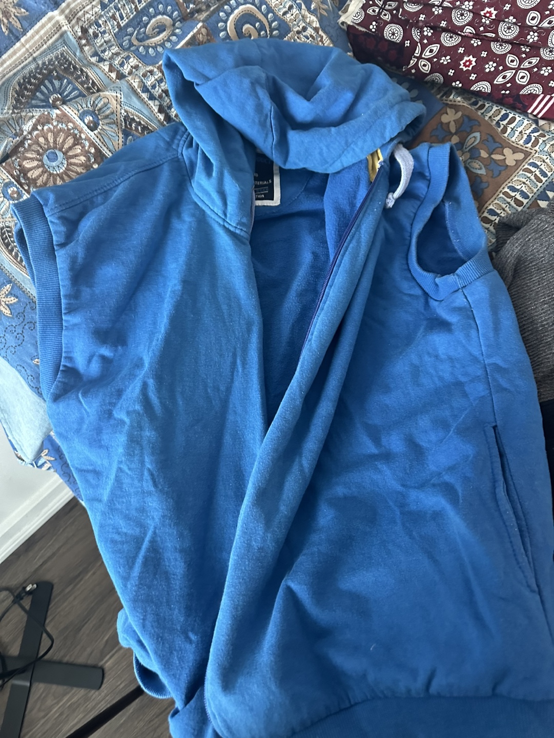 Umbro Men's Sleeveless Zip-Up Hoodie - photo 4