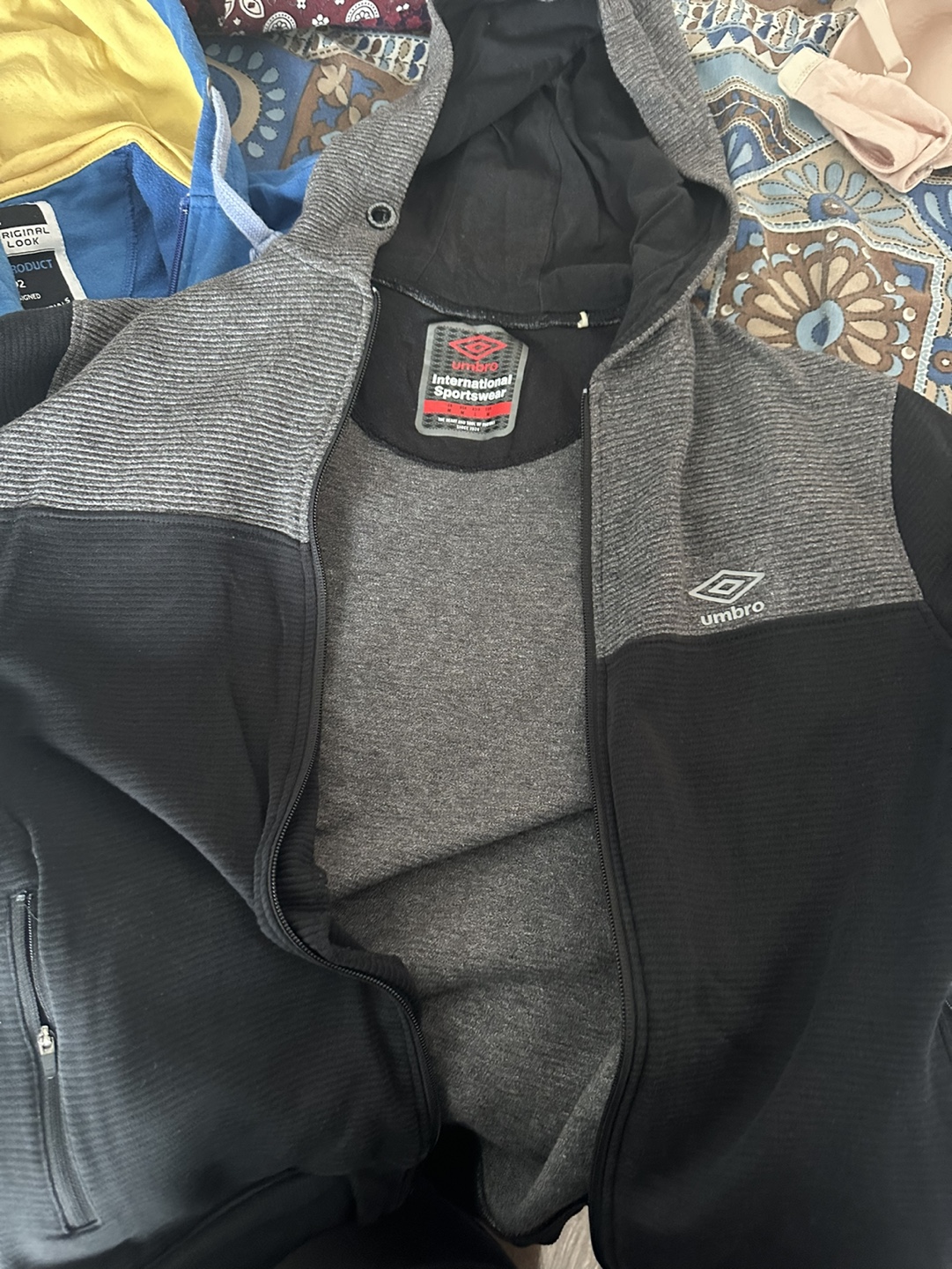 Umbro Men's Sleeveless Zip-Up Hoodie