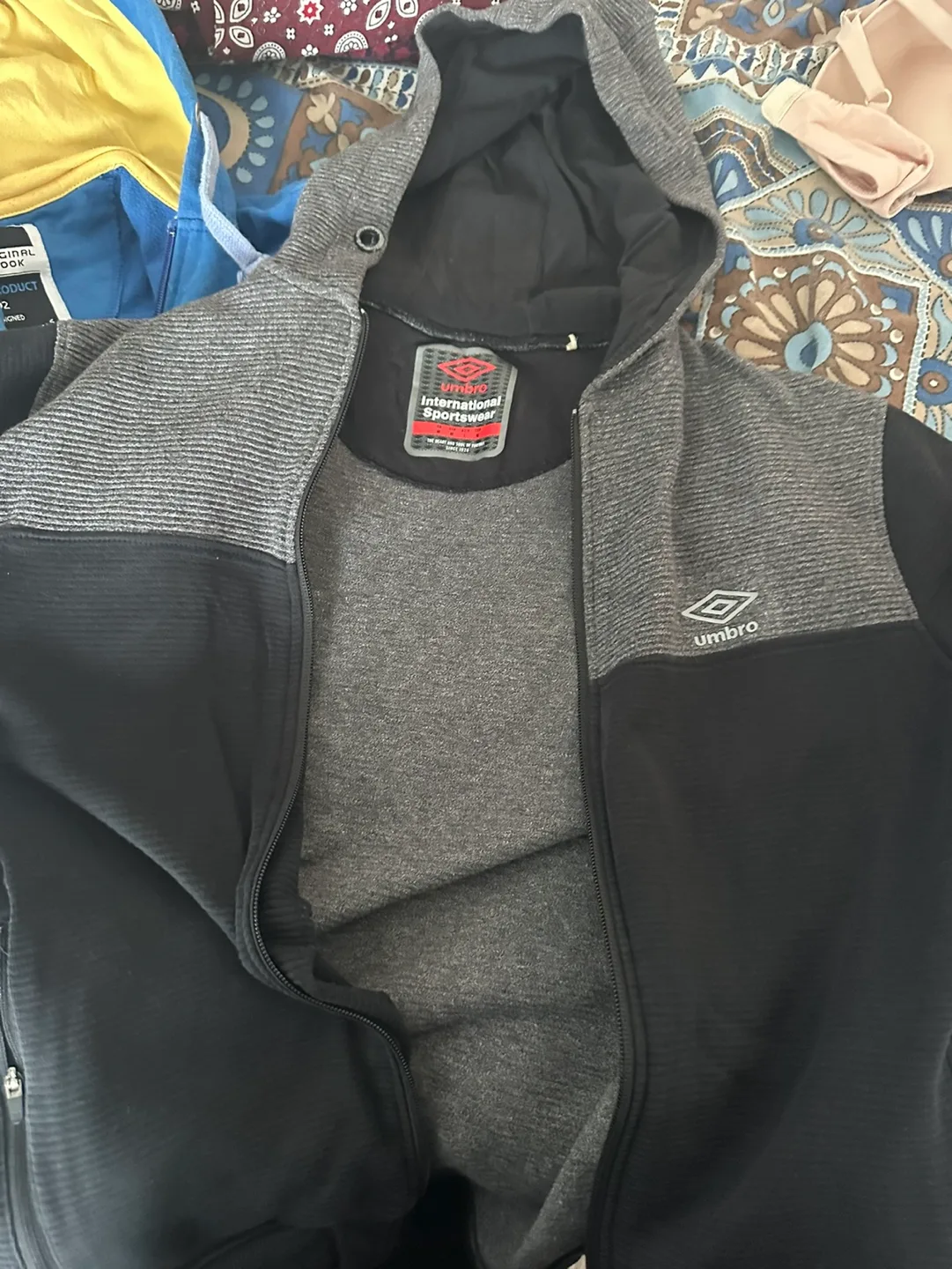 Umbro Men's Sleeveless Zip-Up Hoodie image indicator(2)