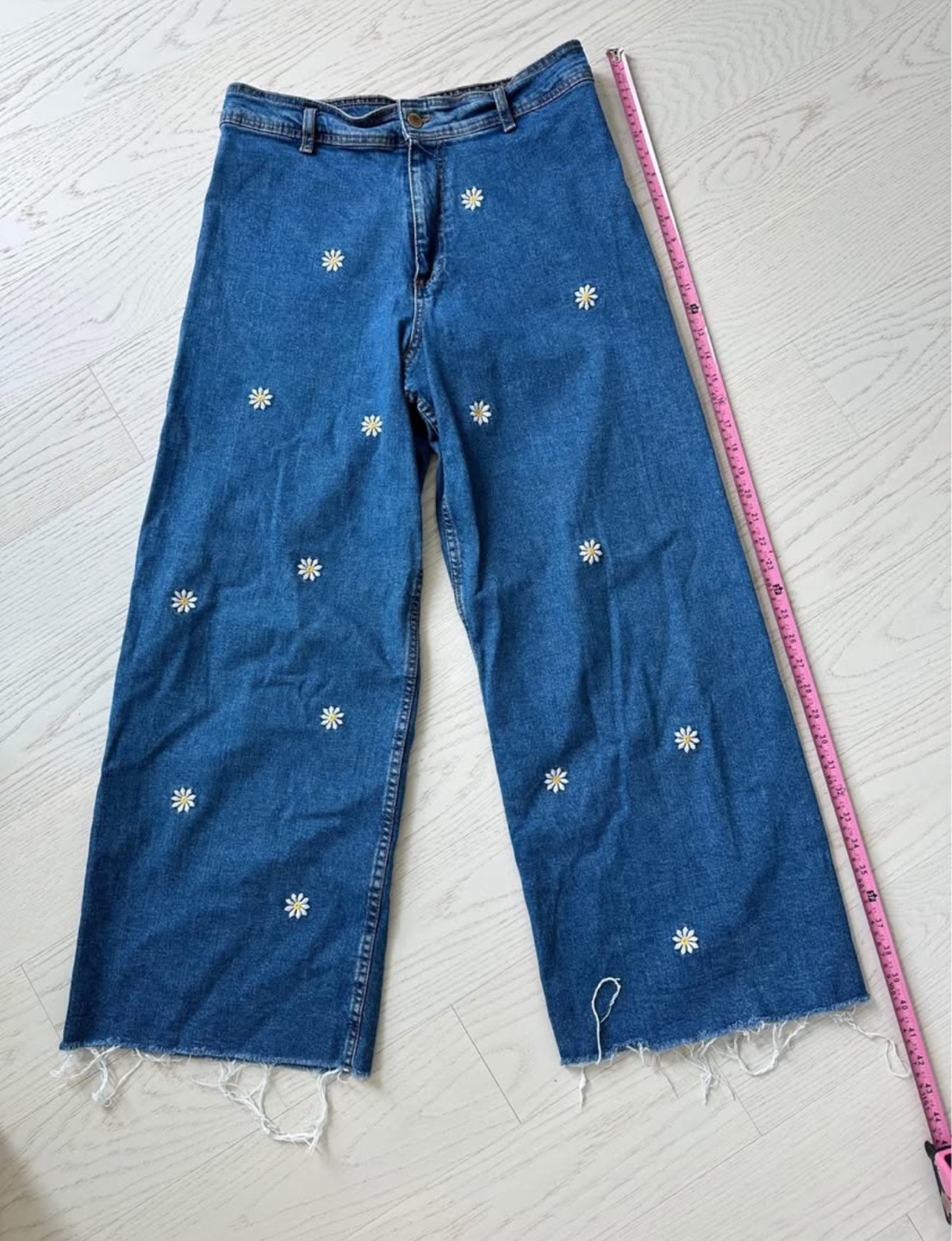 Daisy embroidered wide leg jeans - photo 4