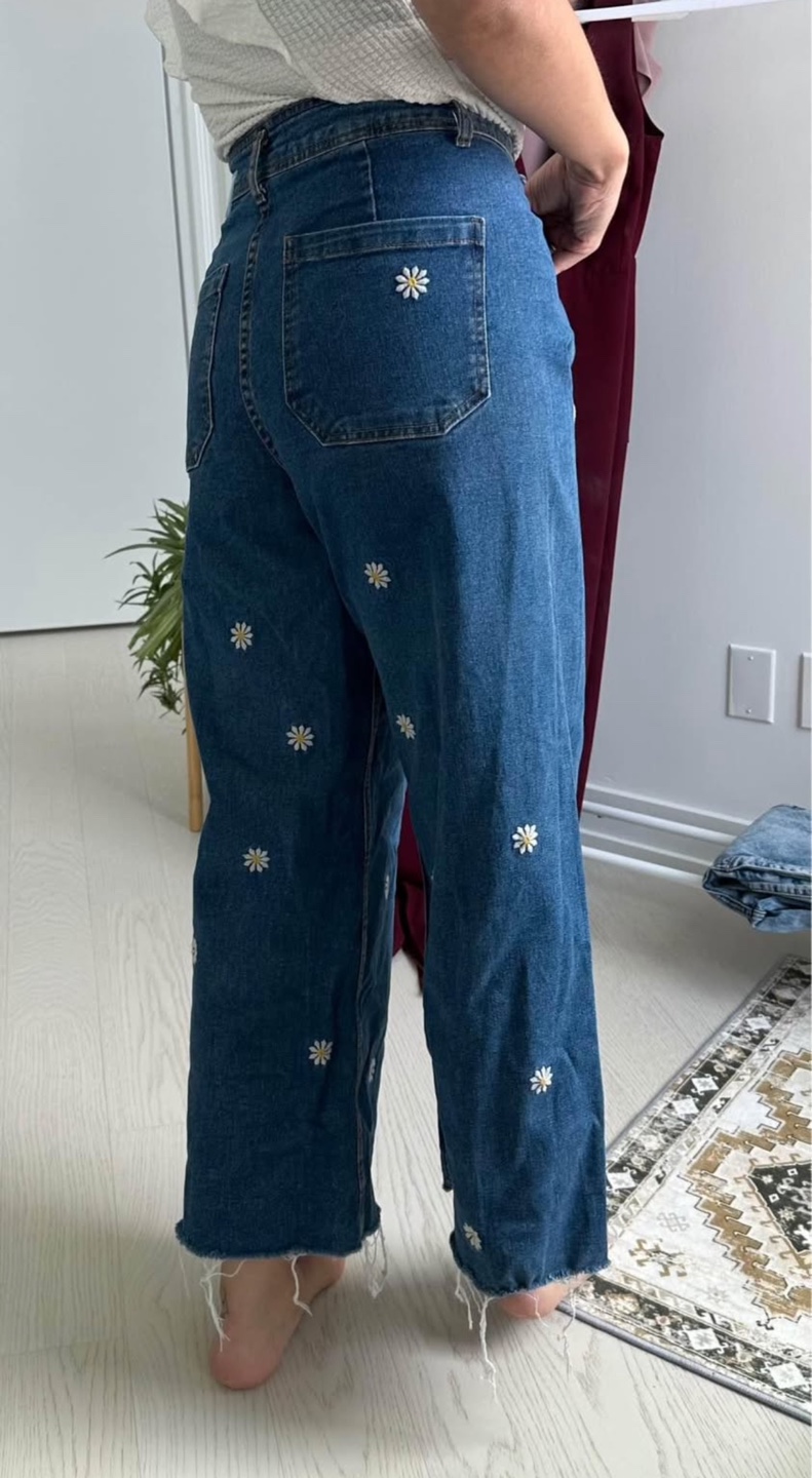 Daisy embroidered wide leg jeans - photo 3