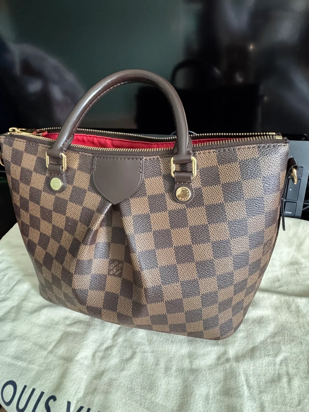 Authentic Louis Vuitton Siena PM image indicator(2)