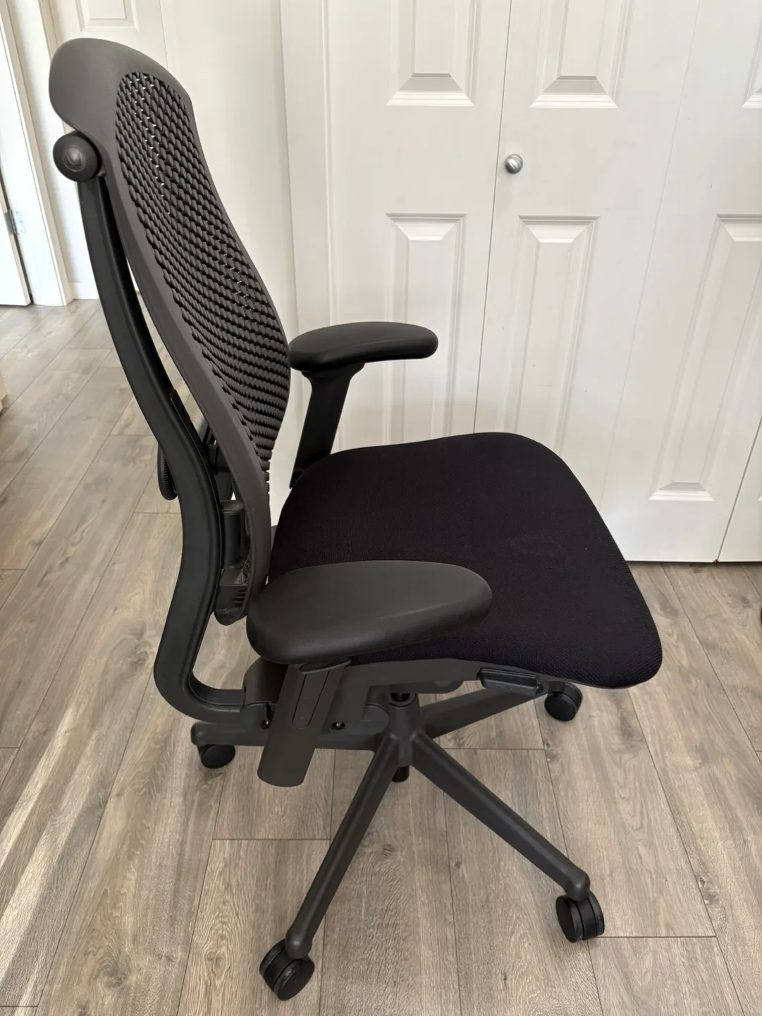 Herman Miller Celle Chair image indicator(3)