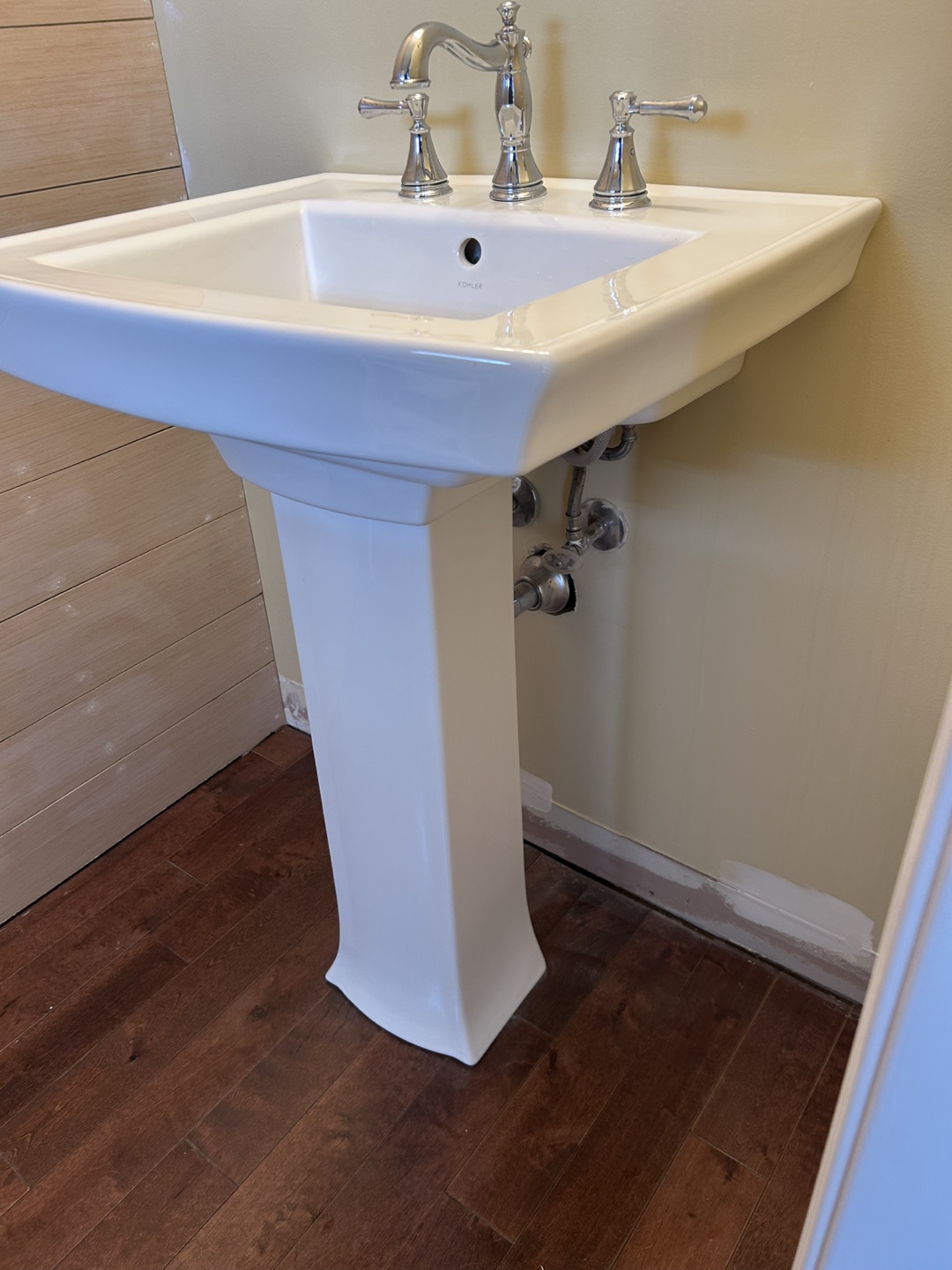 Pedestal Sink - White, Excellent Condition - photo 2