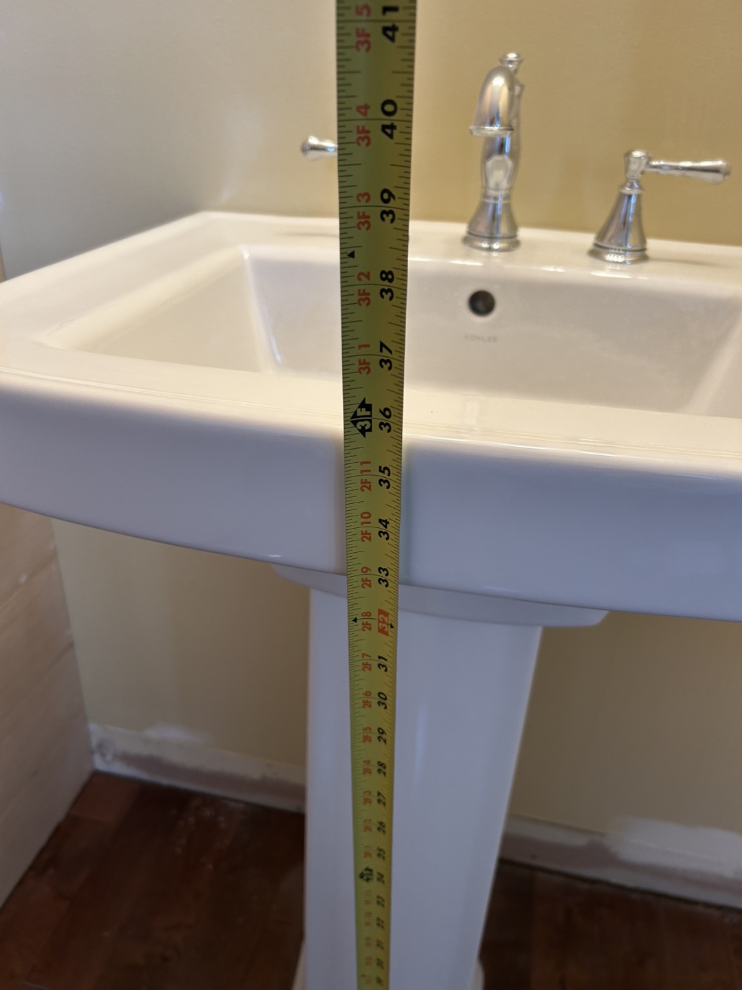 Pedestal Sink - White, Excellent Condition - photo 4
