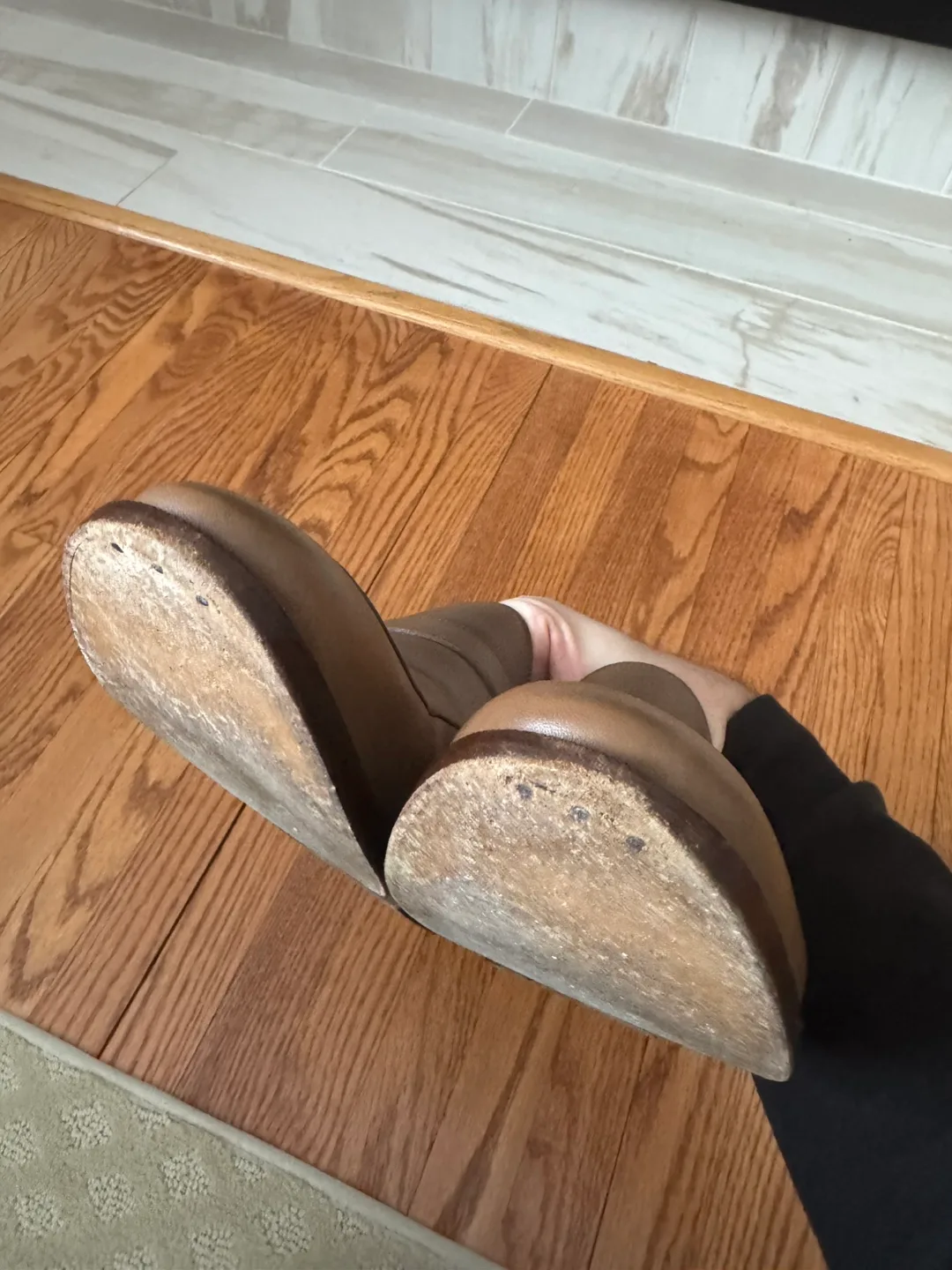 Gucci Men's Leather Loafers - Size 12 image indicator(3)