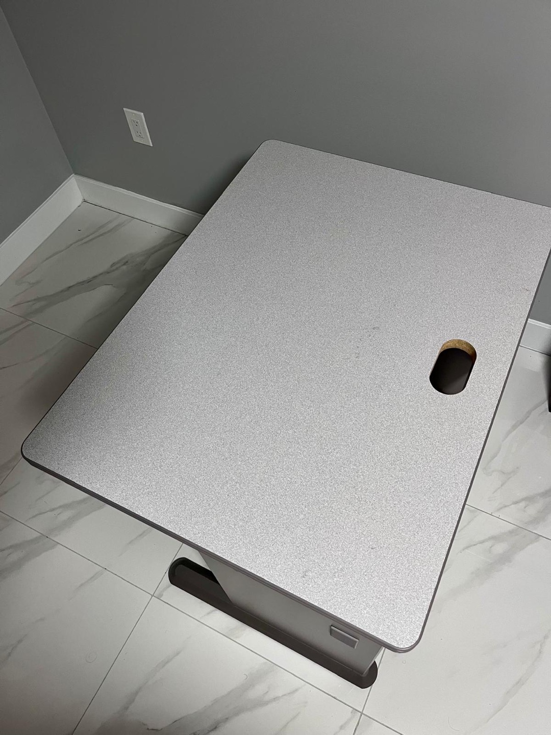 Modern & Sturdy Office Desk – Perfect for Work or Study! - photo 4