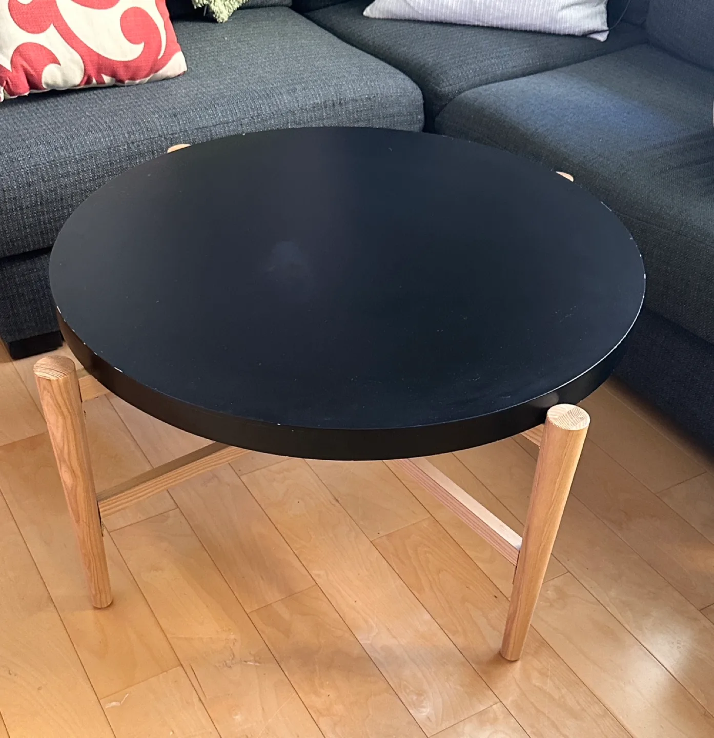 Round Black Coffee Table with Light Wood Legs image indicator(3)