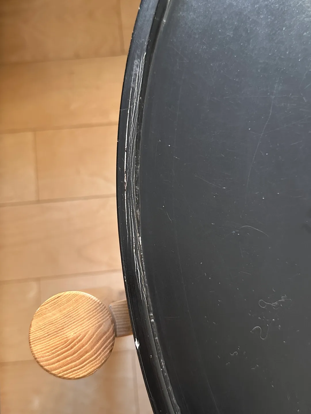 Round Black Coffee Table with Light Wood Legs image indicator(5)