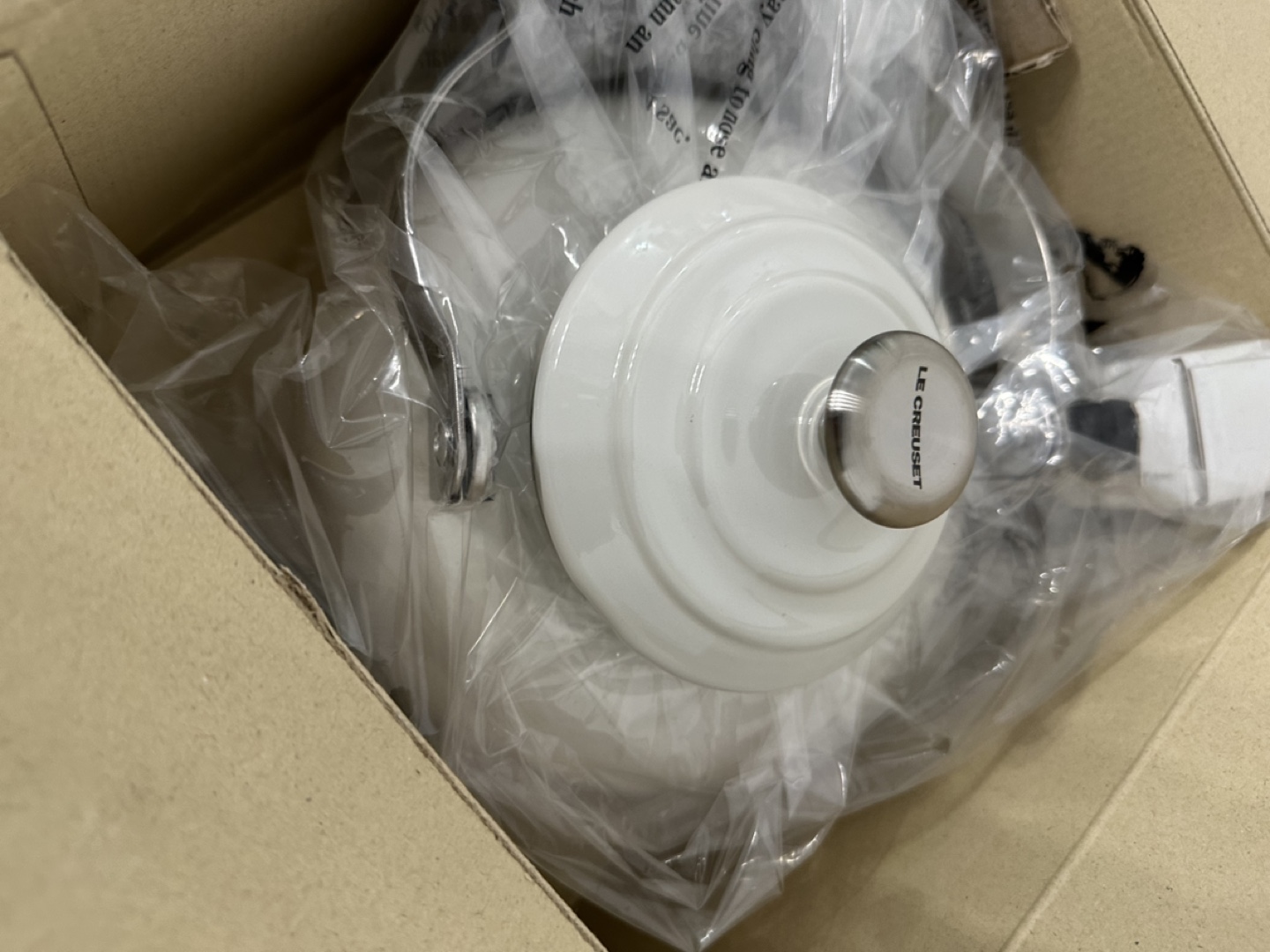 Le Creuset 1.7L Kettle - merengue colour White - photo 3