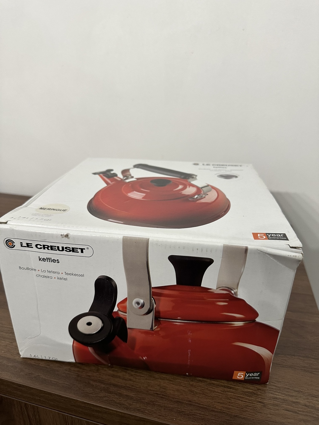 Le Creuset 1.7L Kettle - merengue colour White - photo 5