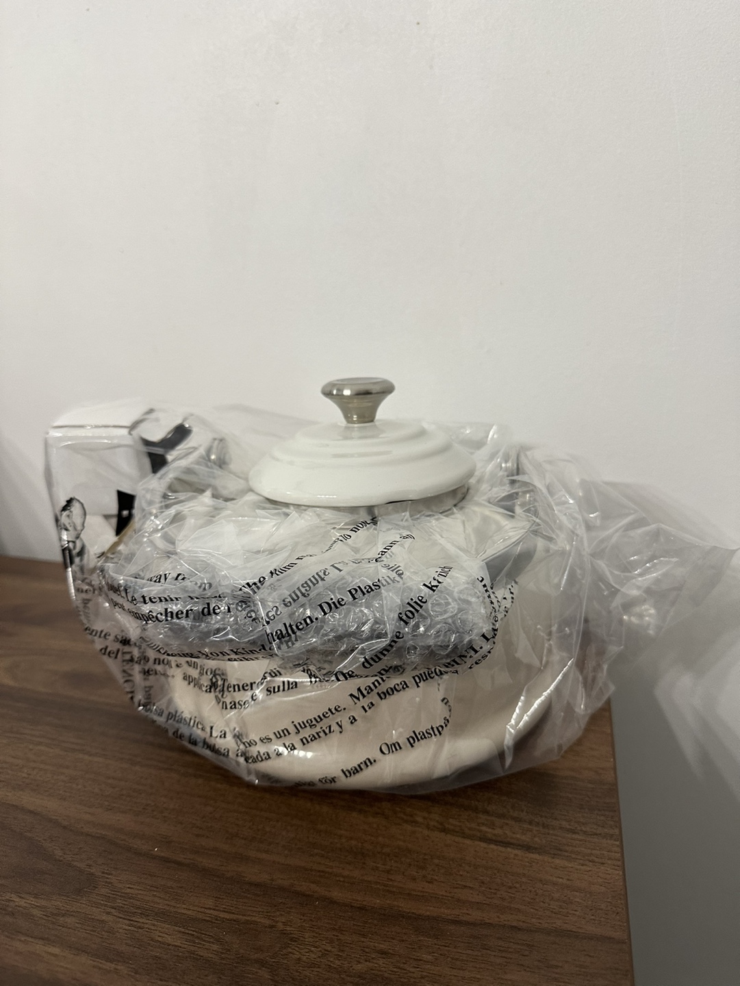 Le Creuset 1.7L Kettle - merengue colour White - photo 2