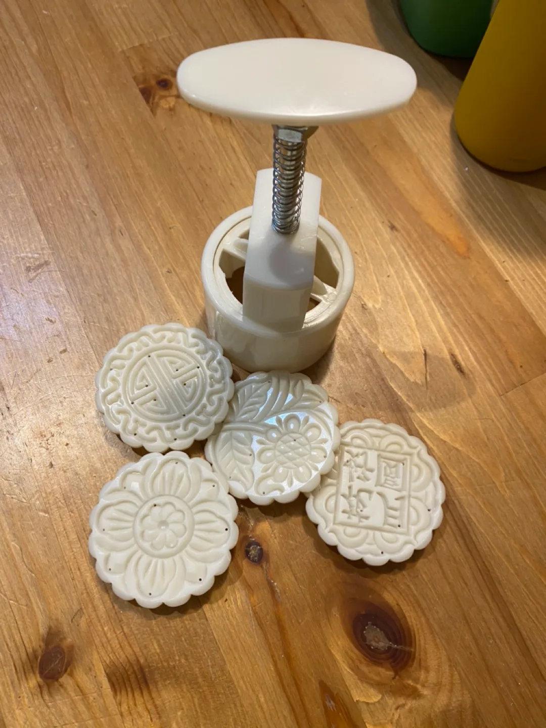 pastry Mold with 4 imprinted pieces thumbnail