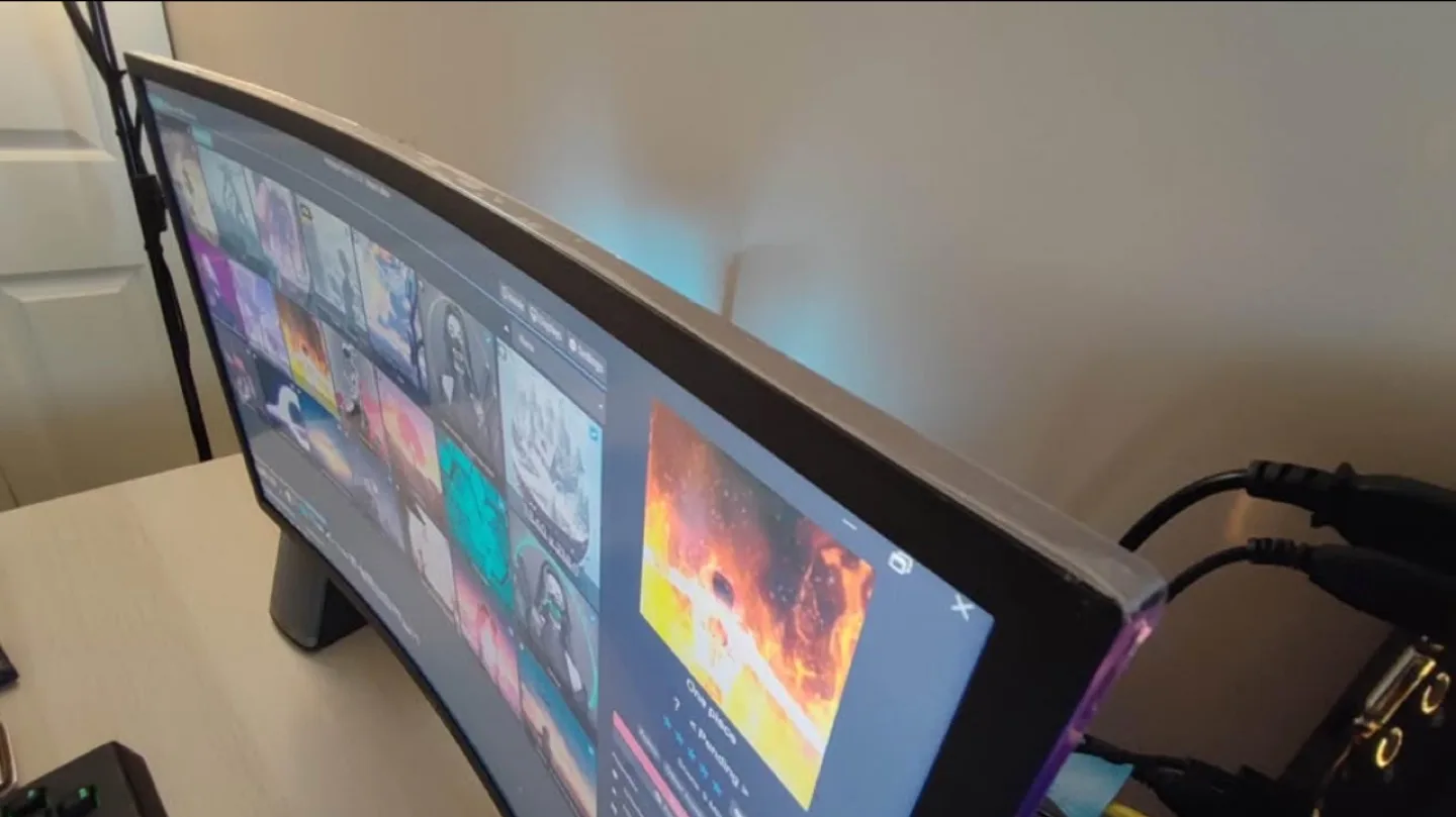 Samsung 27" QLED Curved Gaming Monitor image indicator(4)