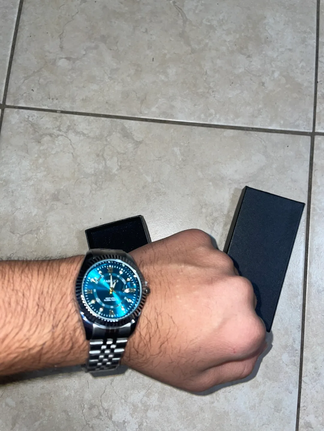 Men's Blue Dial Wrist Watch with Silver Band image indicator(8)