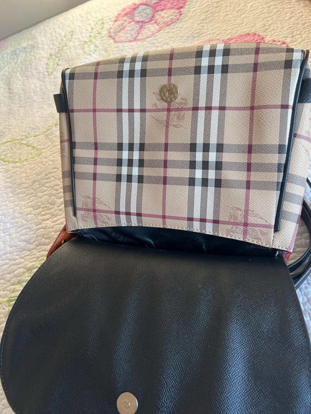 Burberry bridle bag image indicator(4)