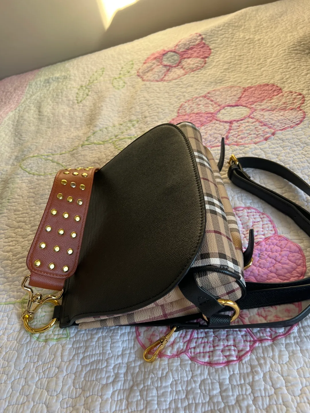 Burberry bridle bag image indicator(3)
