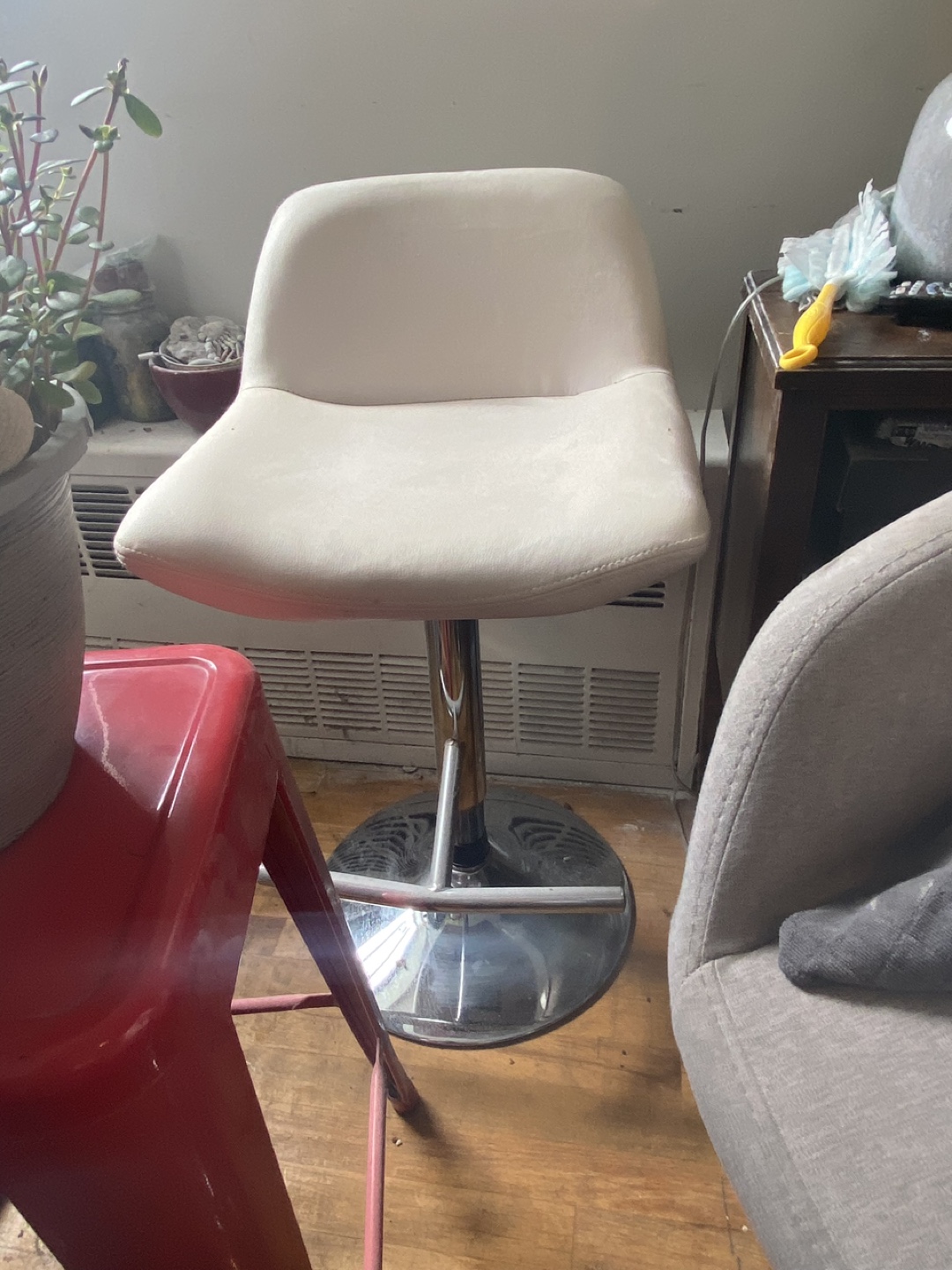 Adjustable white stools