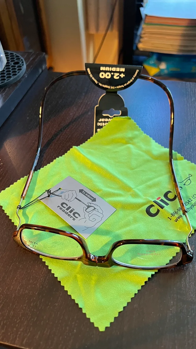 Clic Readers Magnetic Eyeglasses +2.25 Medium image indicator(6)