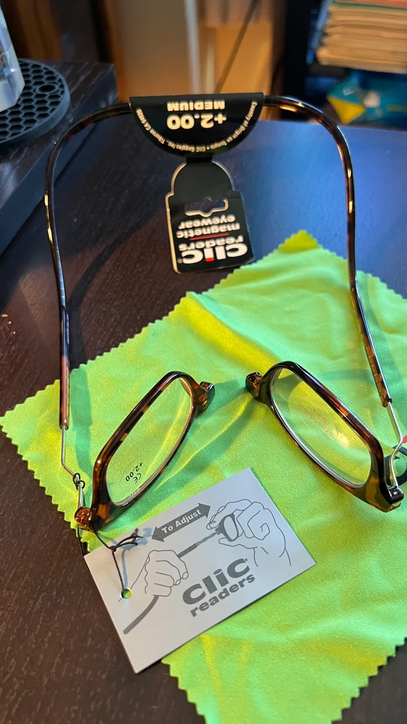 Clic Readers Magnetic Eyeglasses +2.25 Medium image indicator(5)